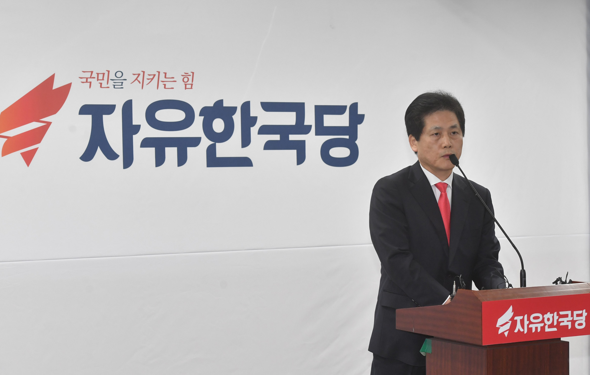정치;김진;대선출마;자유한국당김진