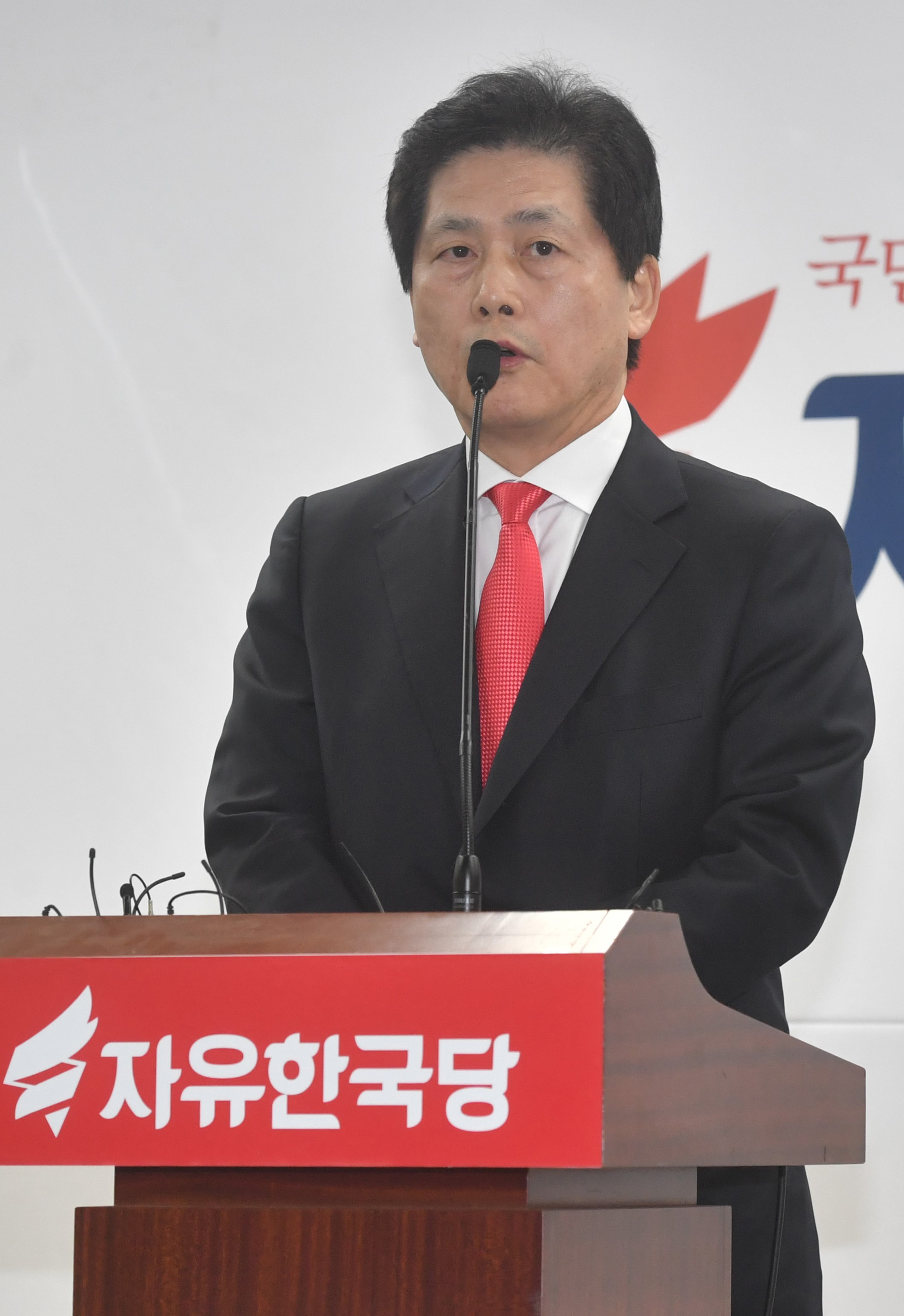 정치;김진;대선출마;자유한국당김진
