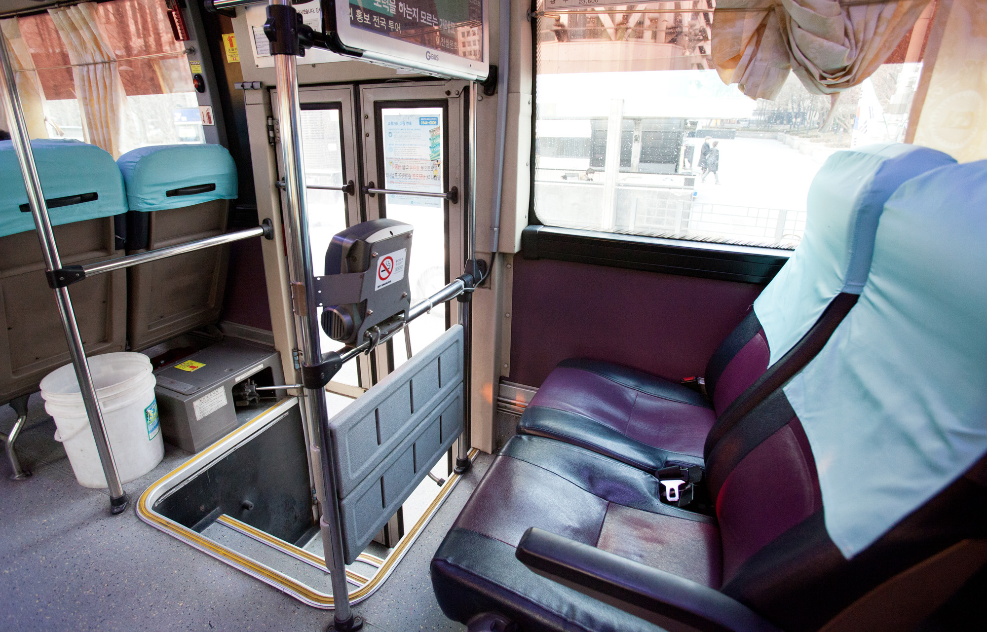 버스;광역버스;낡은버스;광역버스내부;버스내부;8100번