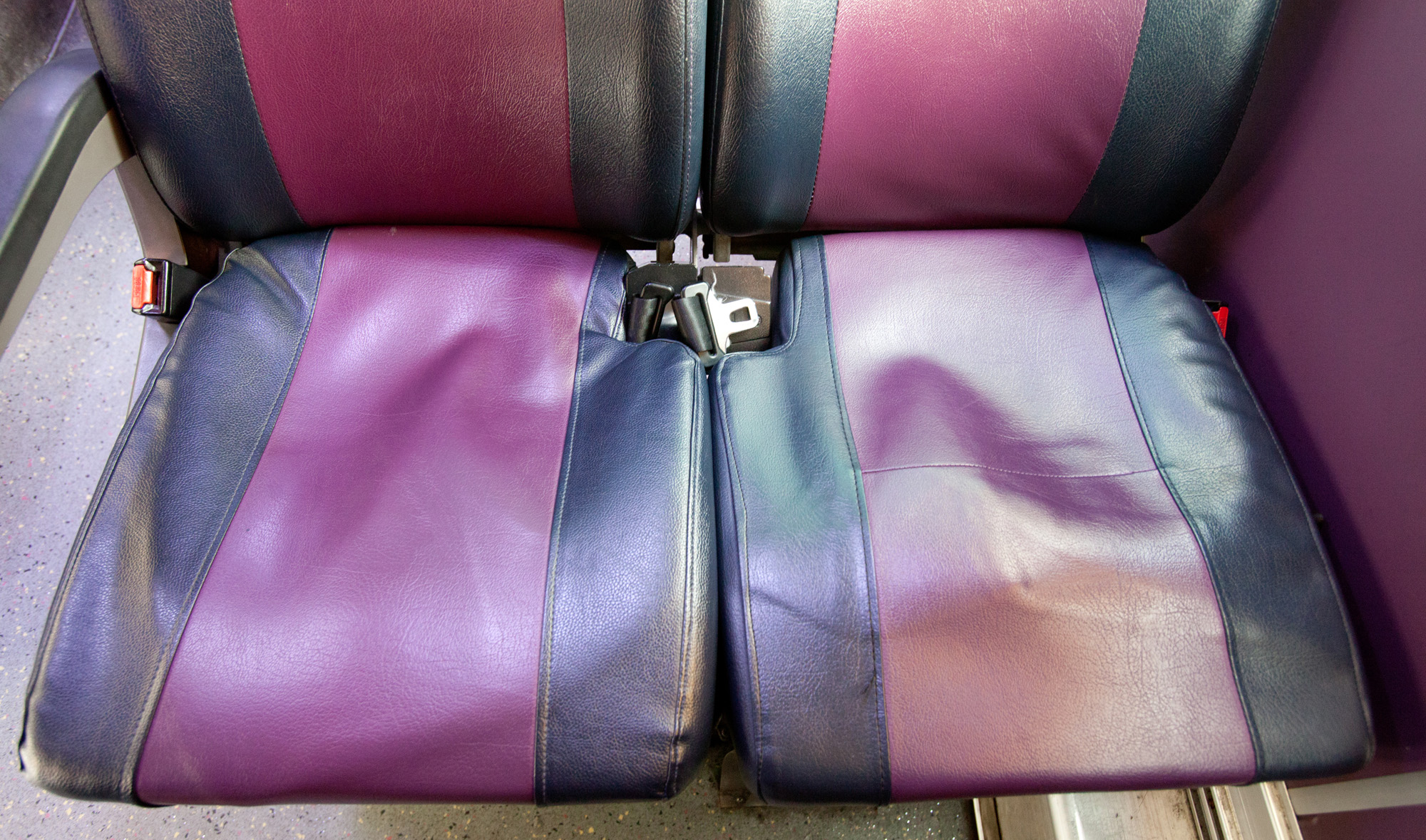 버스;광역버스;낡은버스;광역버스내부;버스내부;8100번