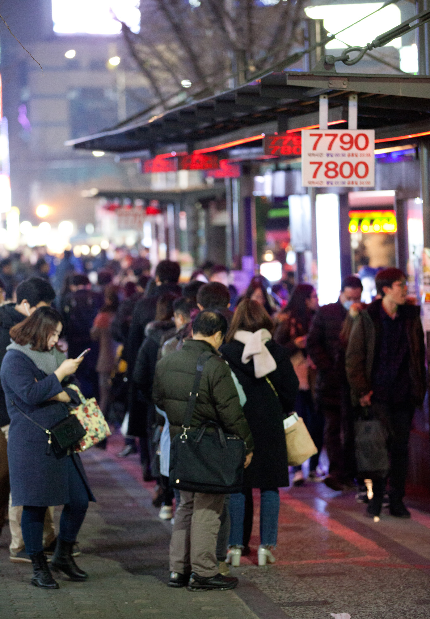 광역버스;광역버스정류장;버스정류장;사당;사당버스정류장;버스기다리는시민;사당정류장