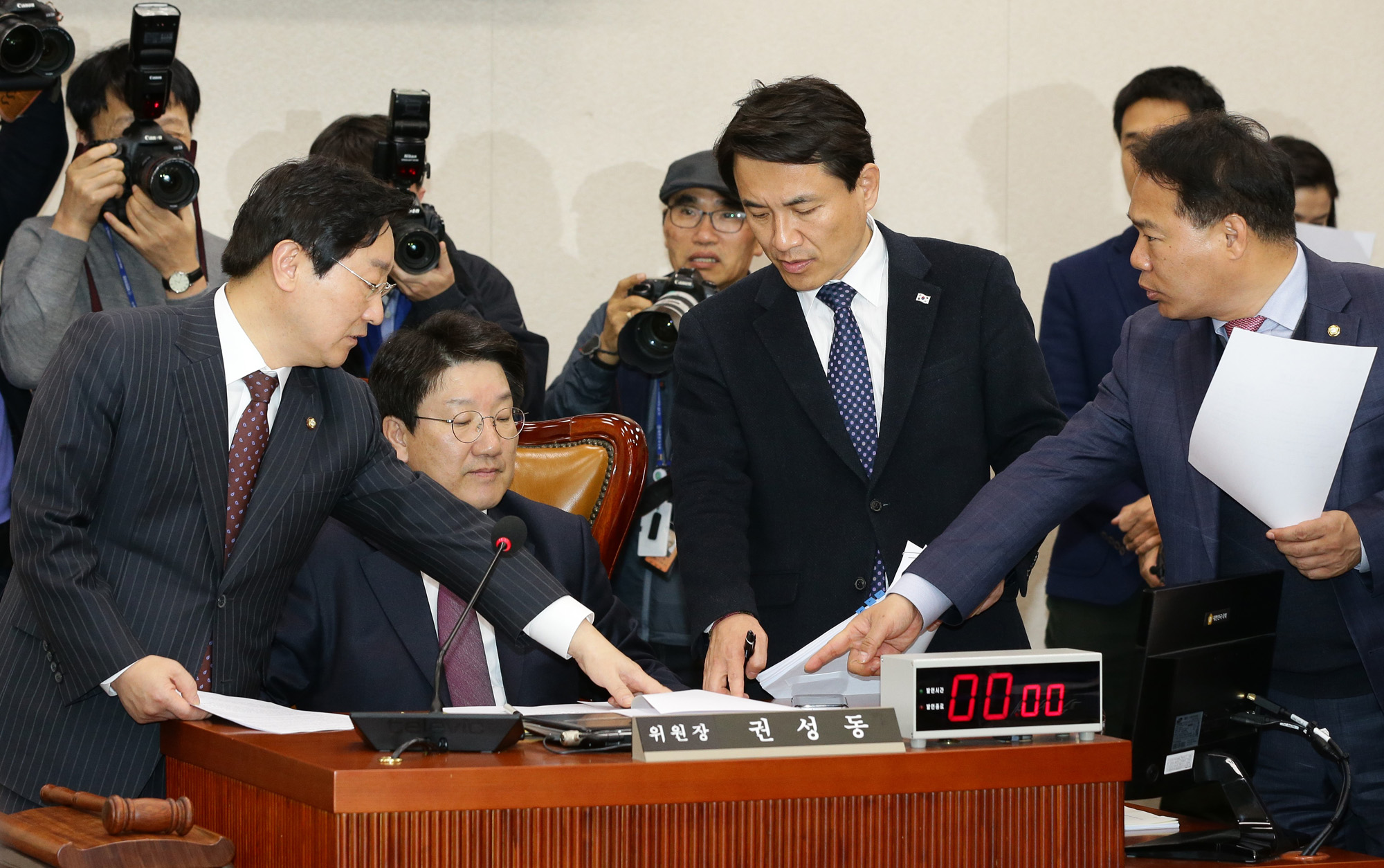 정치;국회;법제사법위원회;권성동위원장;특검법