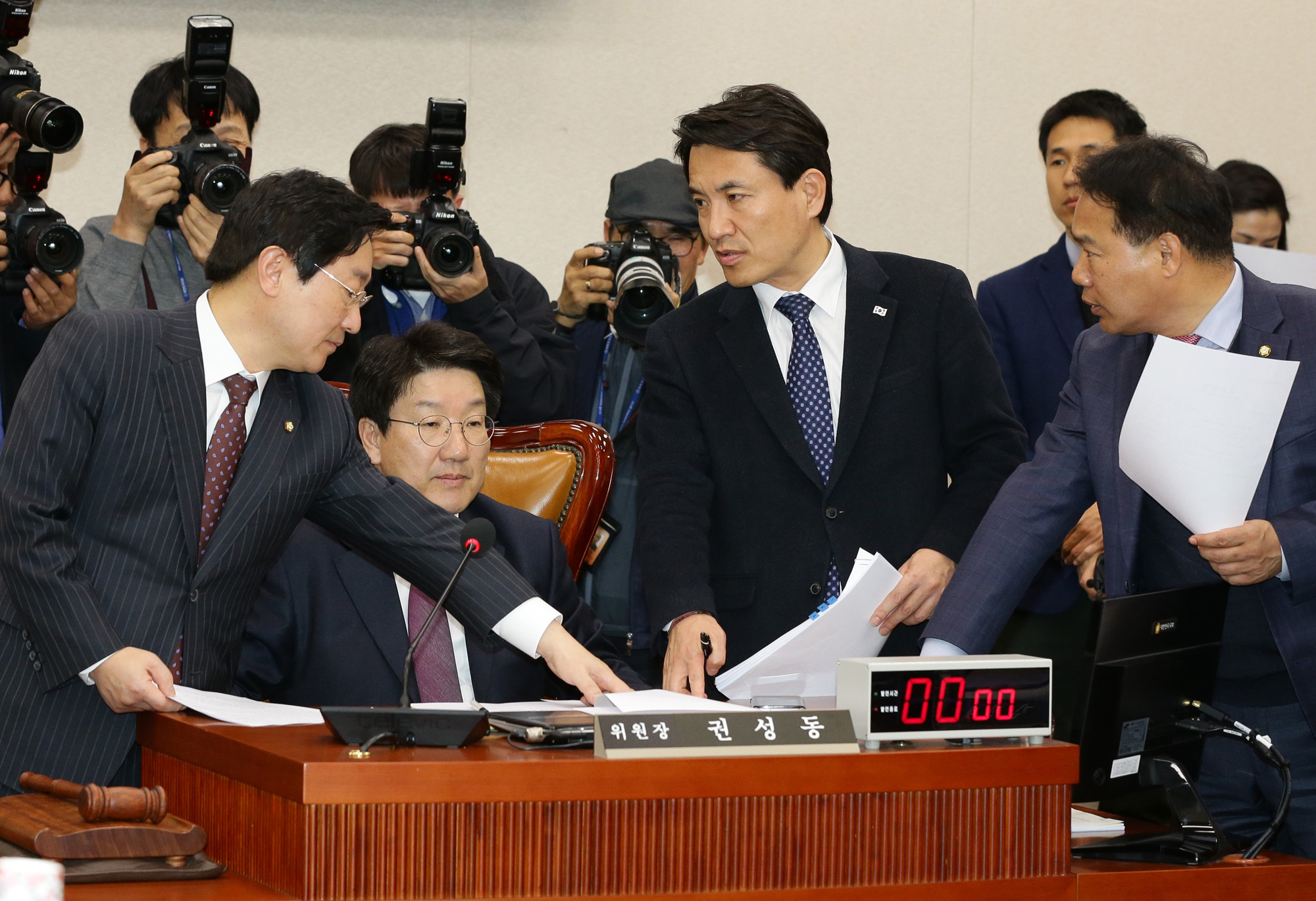 정치;국회;법제사법위원회;권성동위원장;특검법