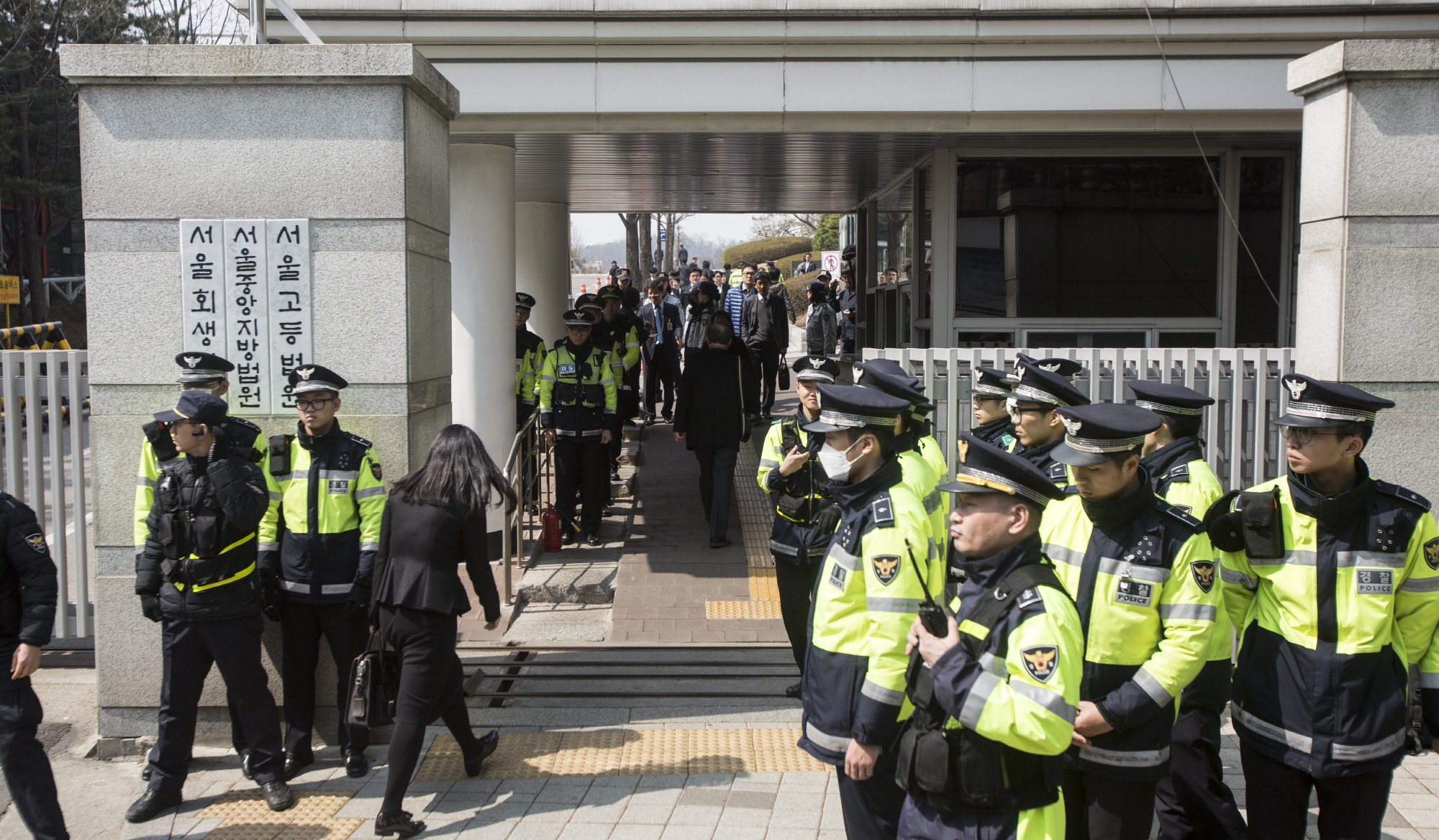 법원;법원 박사모;법원 통제