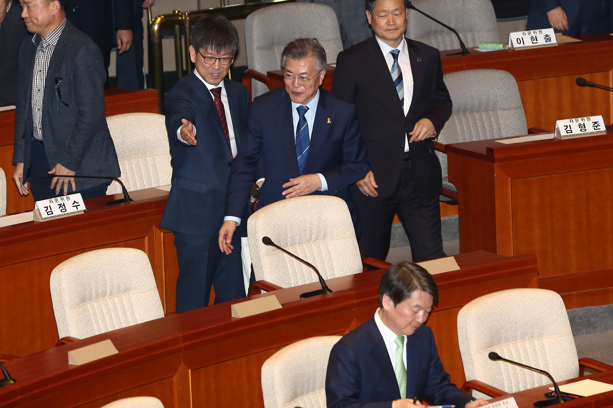 정치;국회;헌법개정특별위원회;문재인;안철수