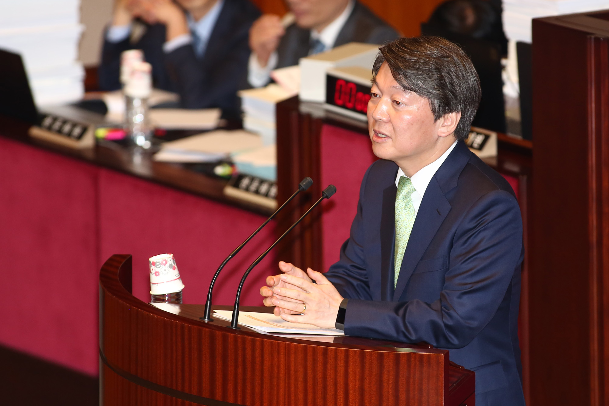 정치;국회;헌법개정특별위원회;문재인;안철수
