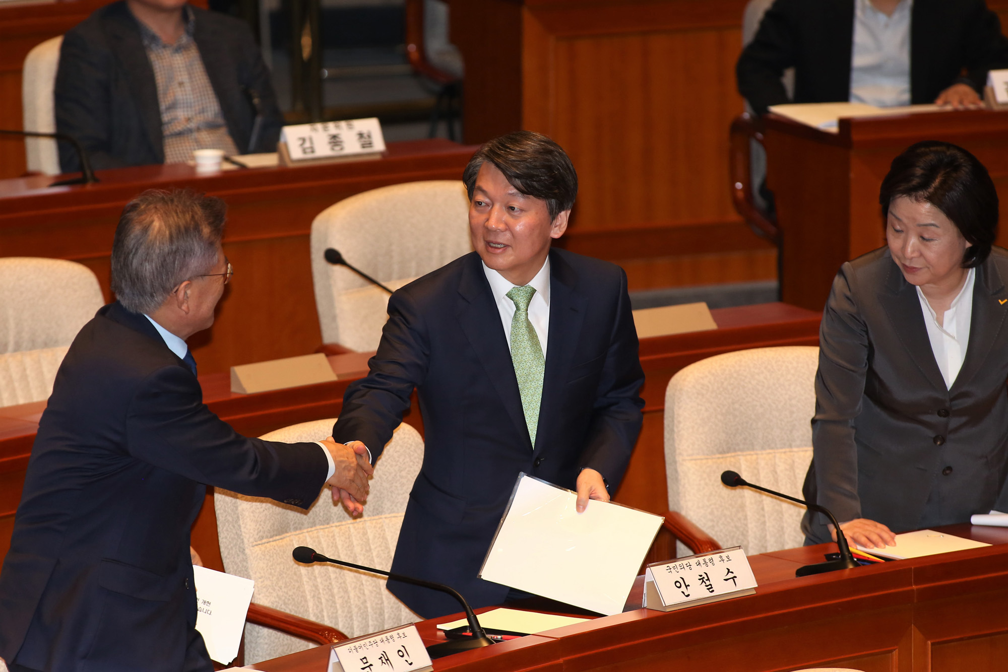 정치;국회;헌법개정특별위원회;문재인;안철수