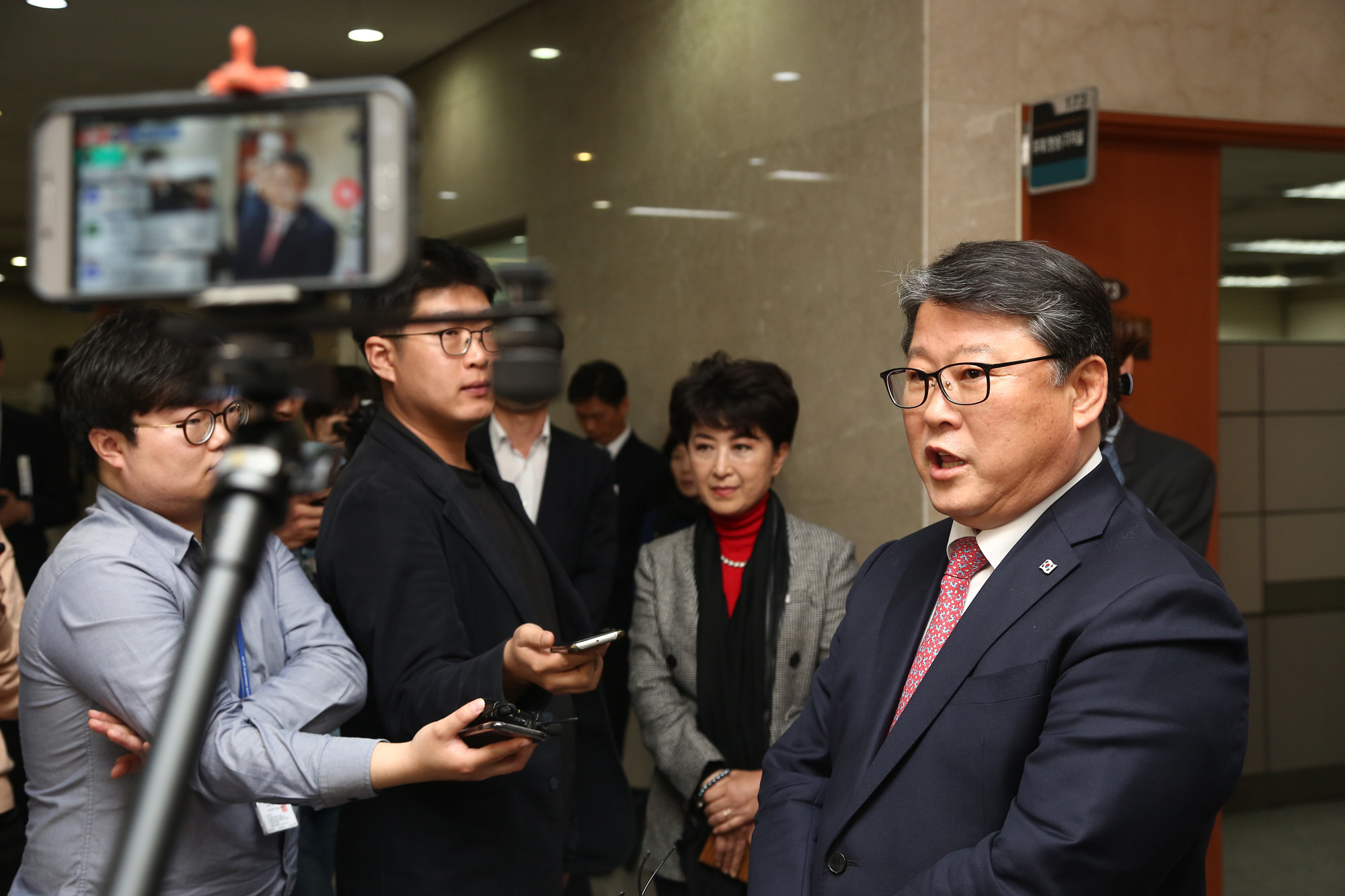 정치;국회;조원진;새누리당;정미홍;대선출마