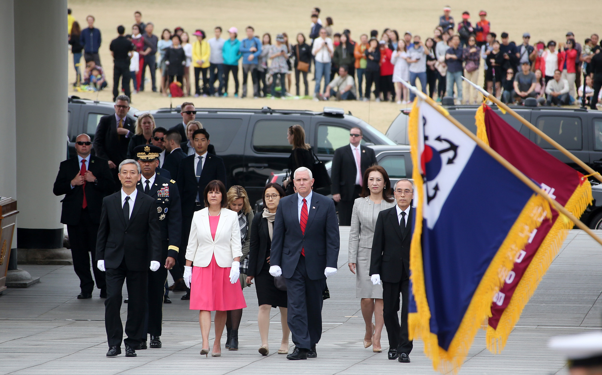 정치;마이크펜스;미국부대통령;현충원