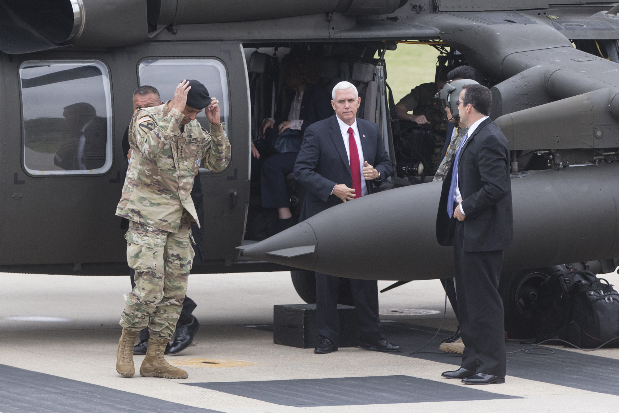 미군;미국 부통령;부통령;마이크 펜스