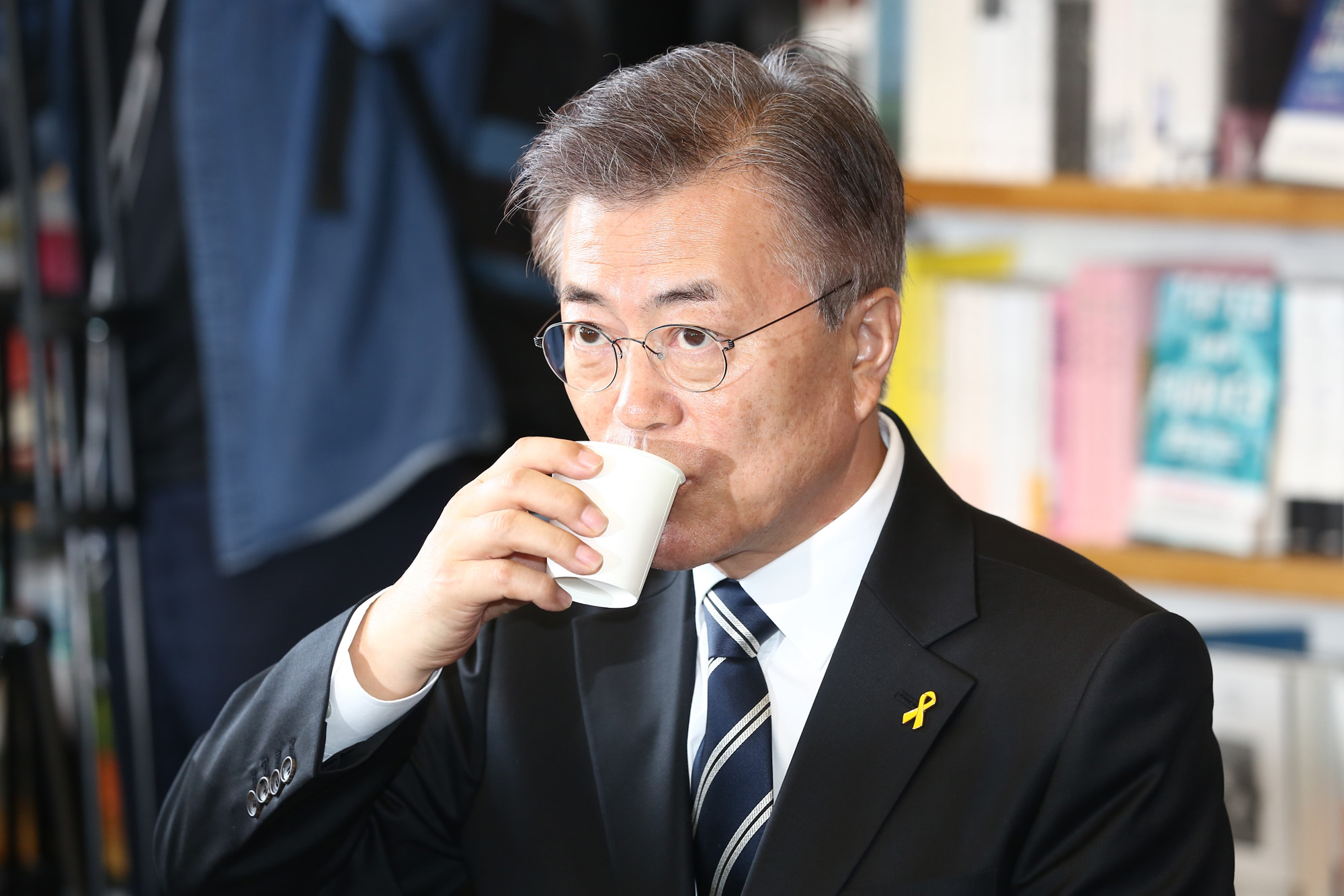 정치;문재인;김덕룡;김영삼민주센터이사장