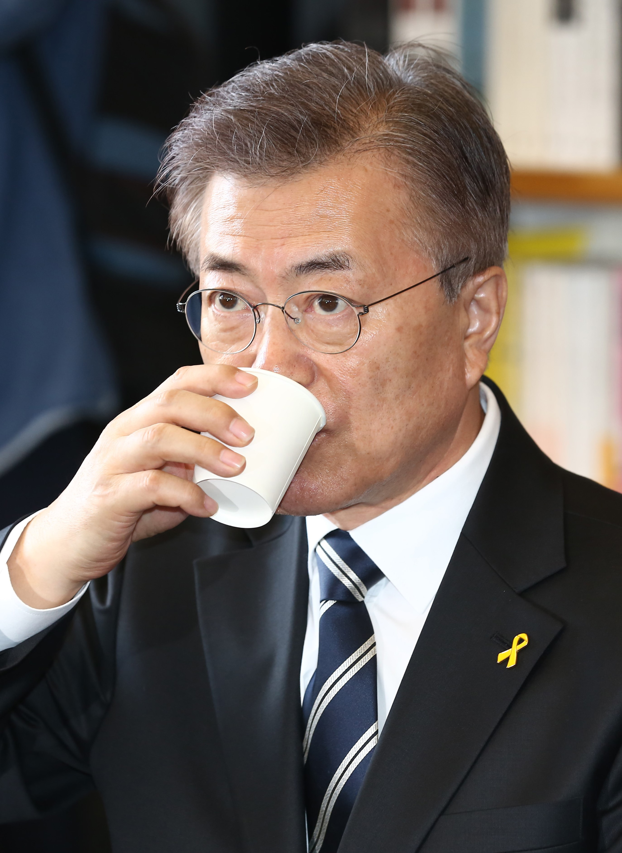 정치;문재인;김덕룡;김영삼민주센터이사장