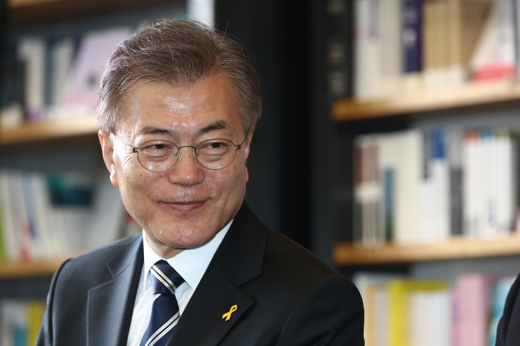 정치;문재인;김덕룡;김영삼민주센터이사장