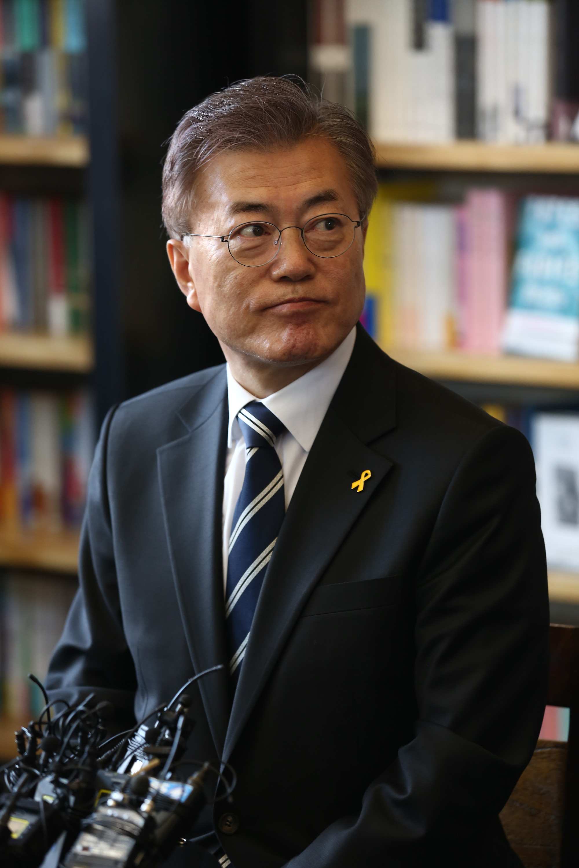 정치;문재인;김덕룡;김영삼민주센터이사장