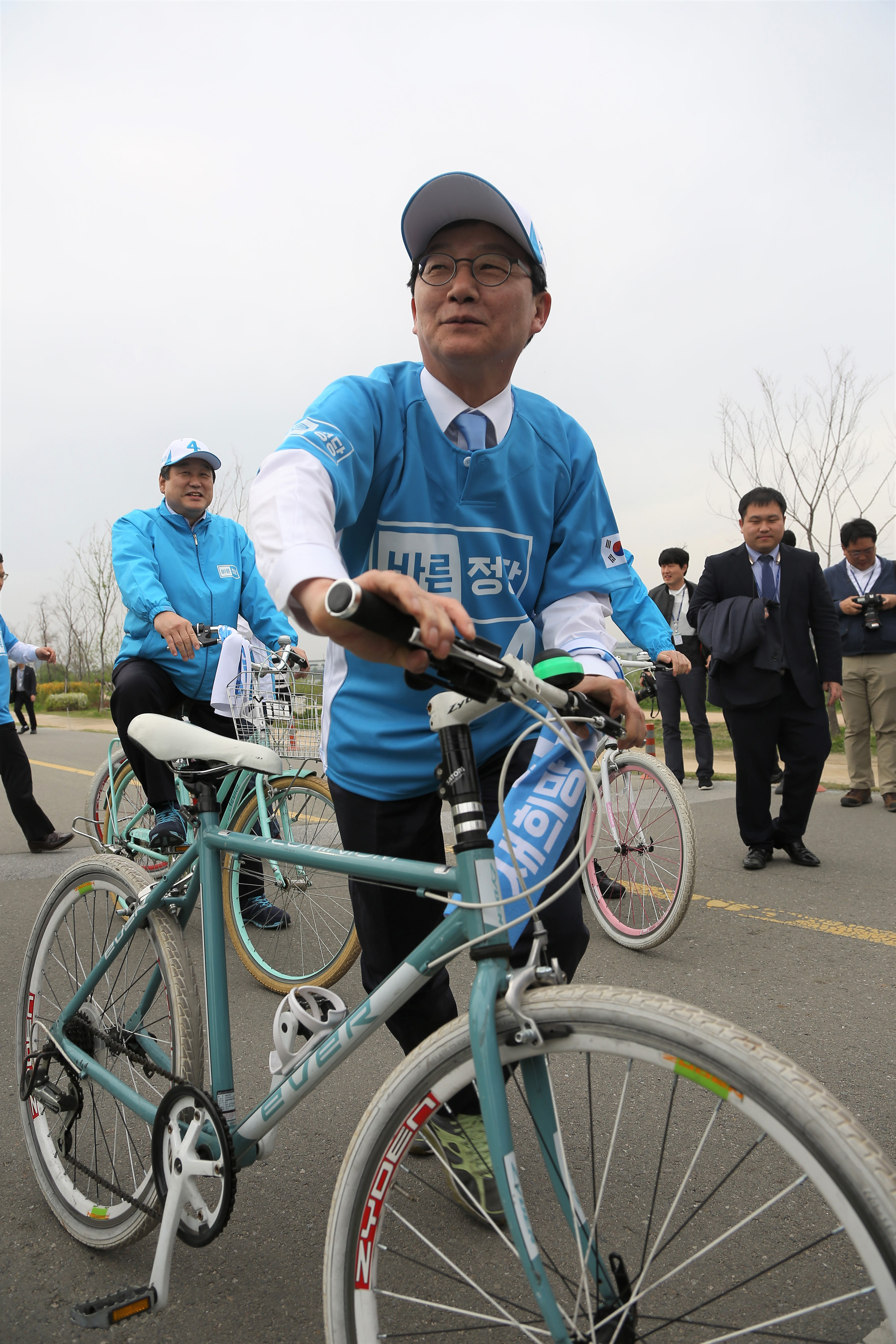 정치;유승민;자전거유세단;바른정당;대선후보