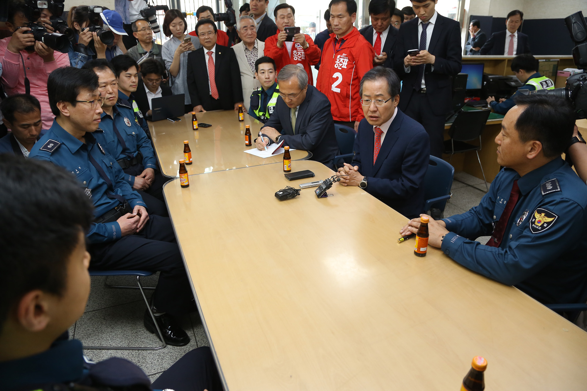 정치;홍준표;대선후보;마포홍익지구대