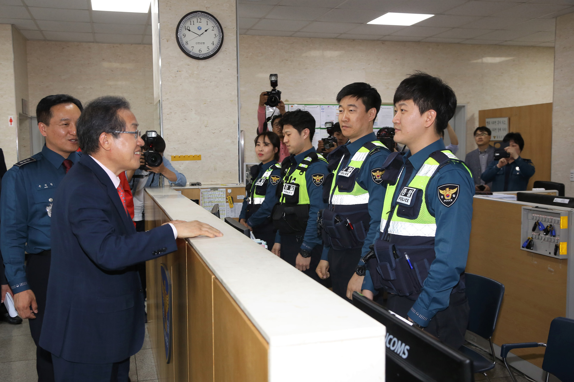 정치;홍준표;대선후보;마포홍익지구대