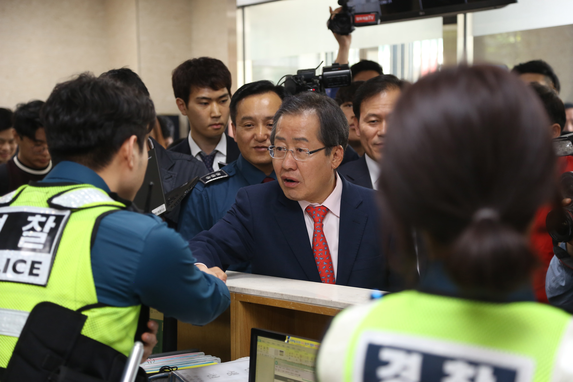 정치;홍준표;대선후보;마포홍익지구대