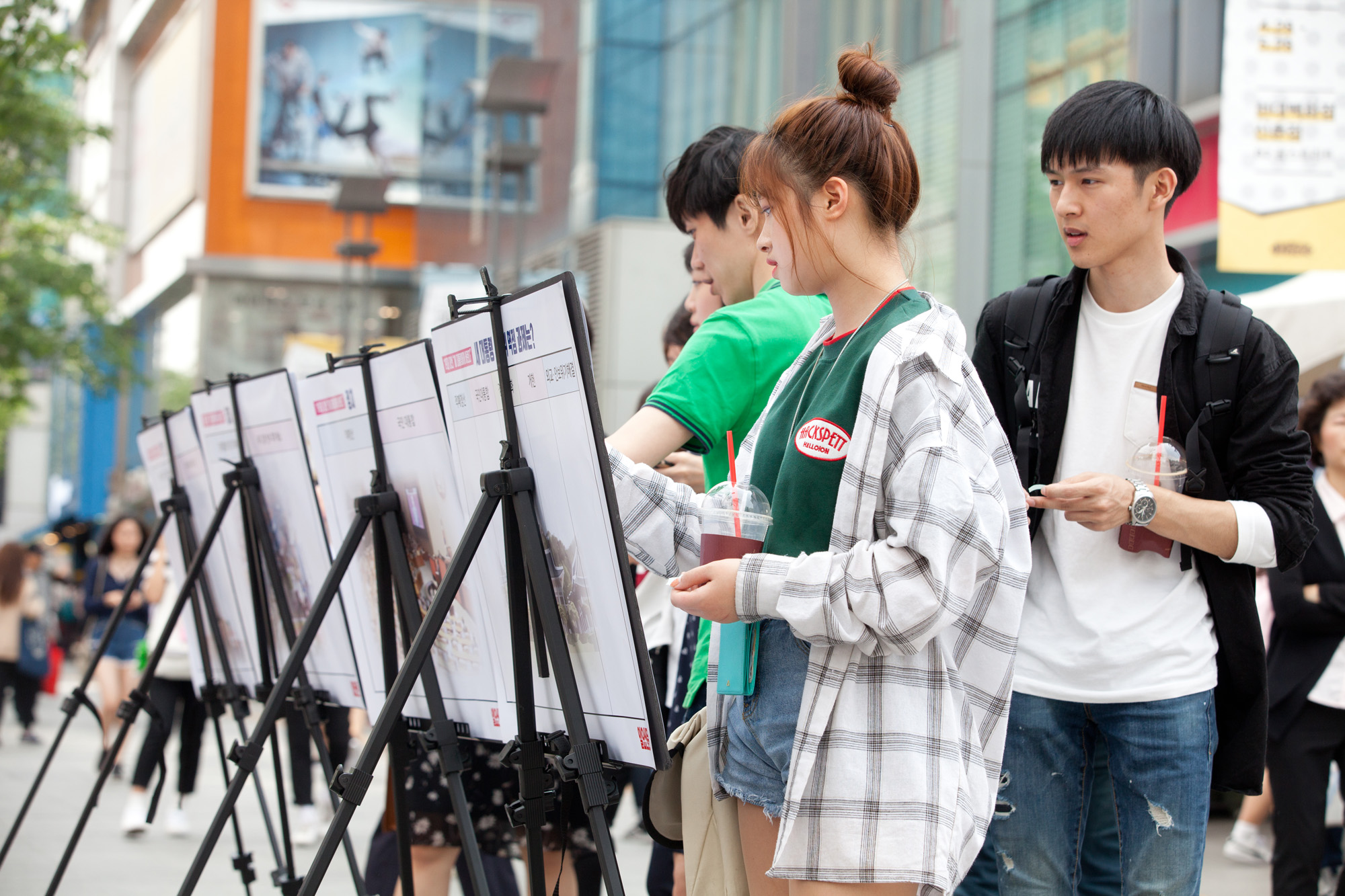 일요신문;스티커;설문조사;신촌;여의도;탑골공원;파고다공원;19대대선설문조사;새대통령에게바란다;안보;정치;경제;역점과제