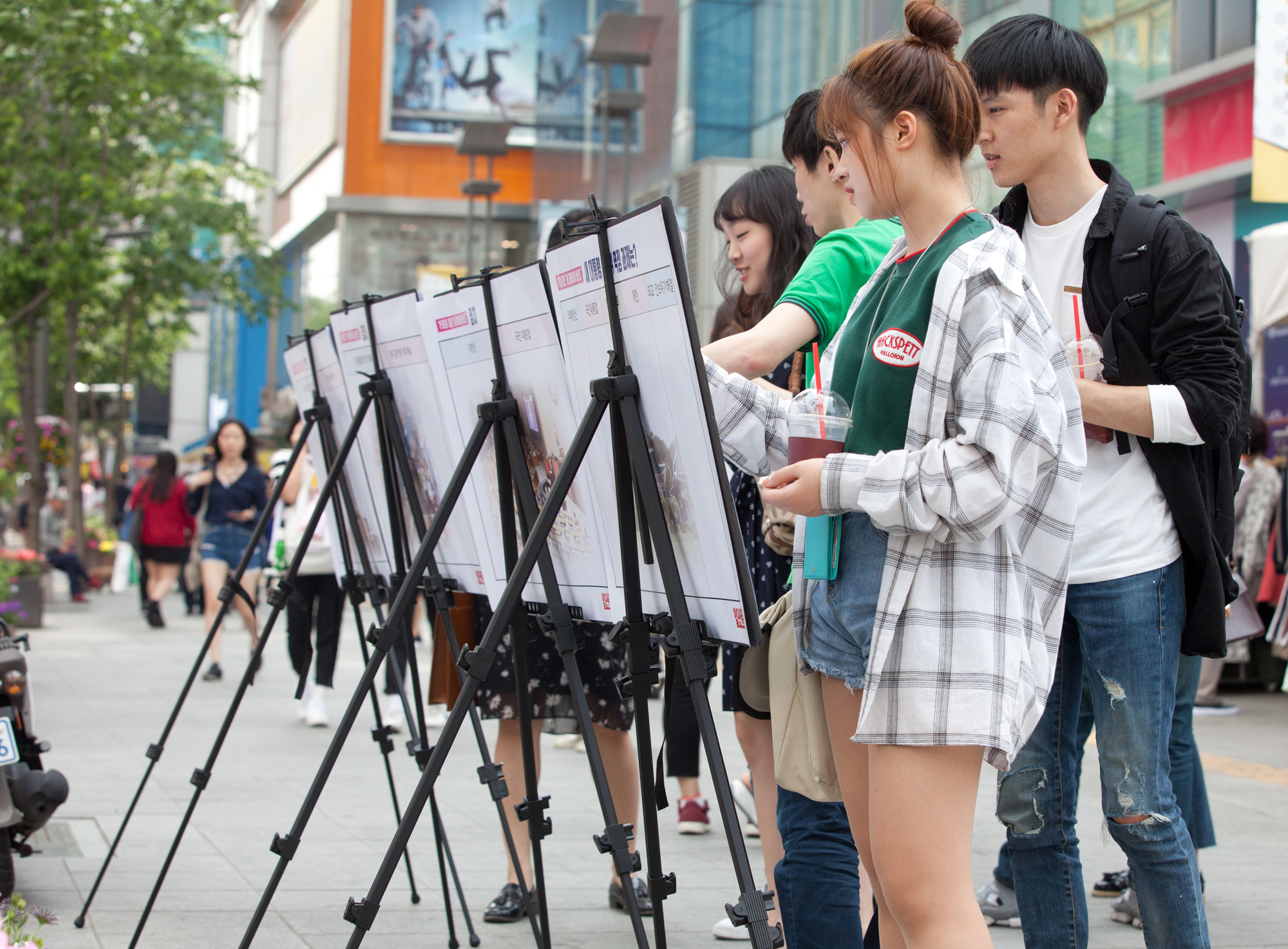 일요신문;스티커;설문조사;신촌;여의도;탑골공원;파고다공원;19대대선설문조사;새대통령에게바란다;안보;정치;경제;역점과제