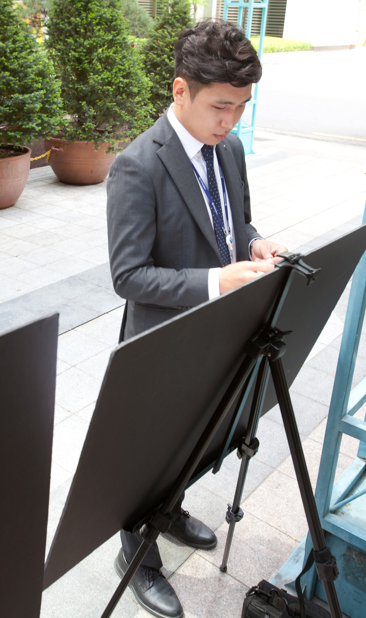 일요신문;스티커;설문조사;신촌;여의도;탑골공원;파고다공원;19대대선설문조사;새대통령에게바란다;안보;정치;경제;역점과제