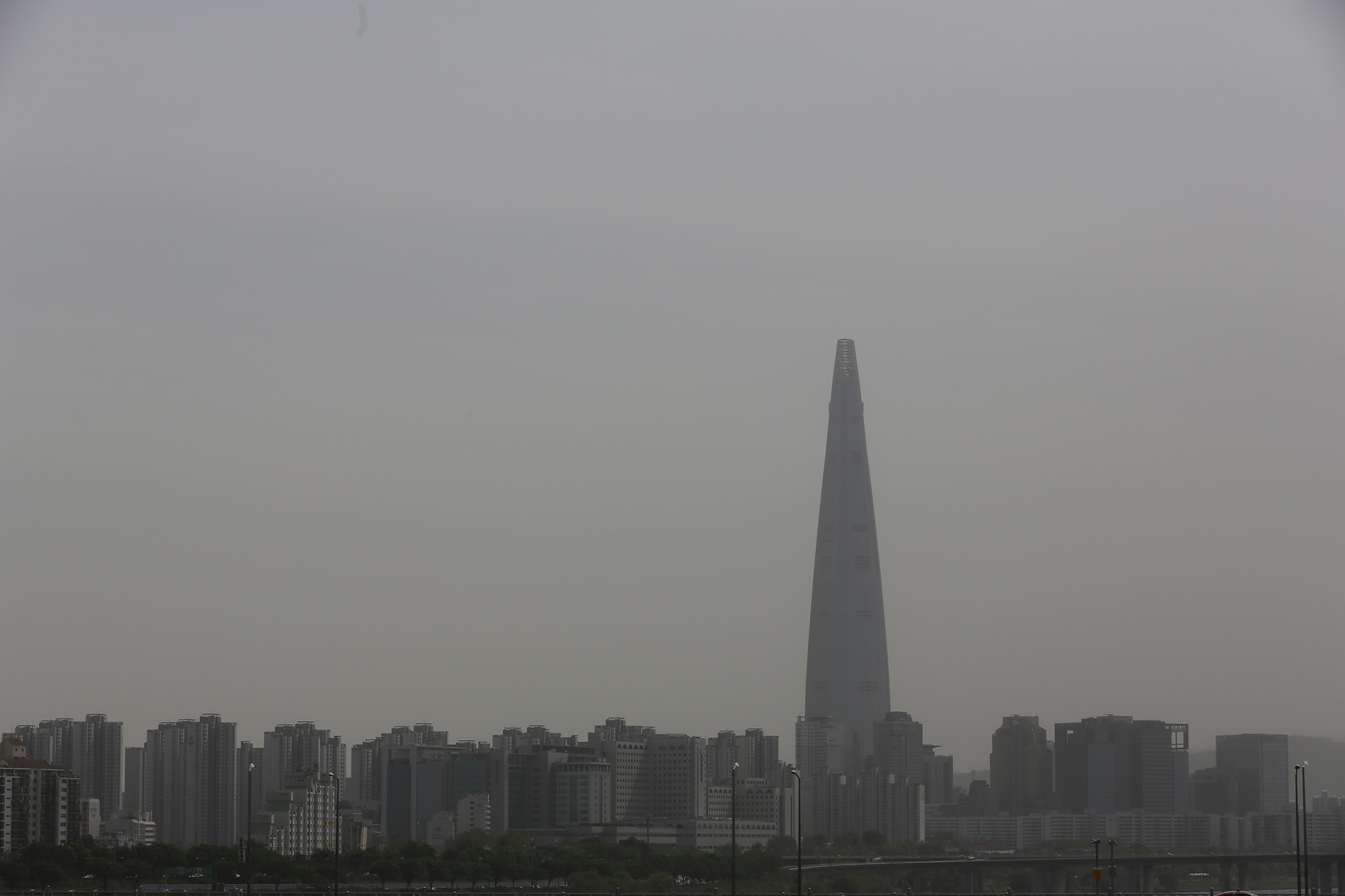 사회;미세먼지;황사;롯데타워