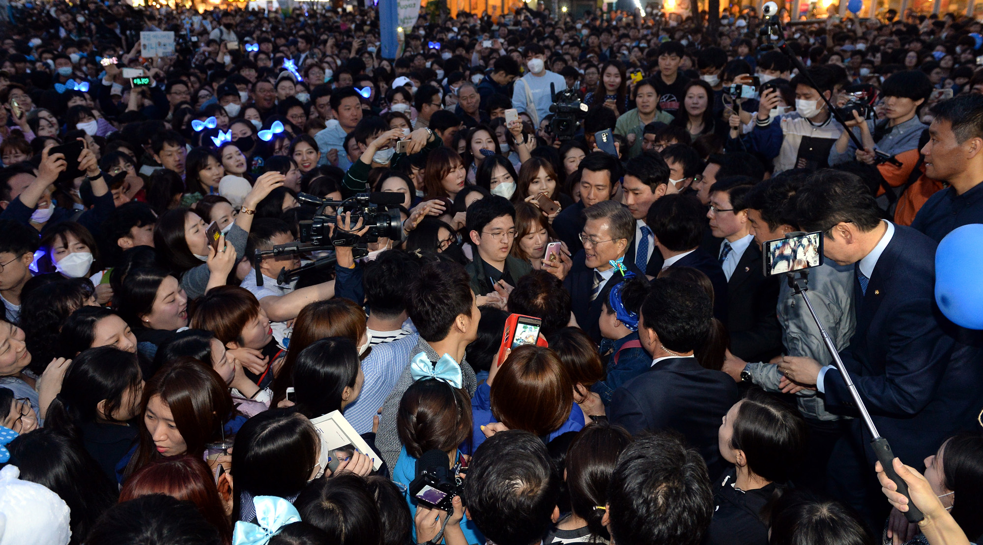 정치;문재인;문재인프리허그;대선후보