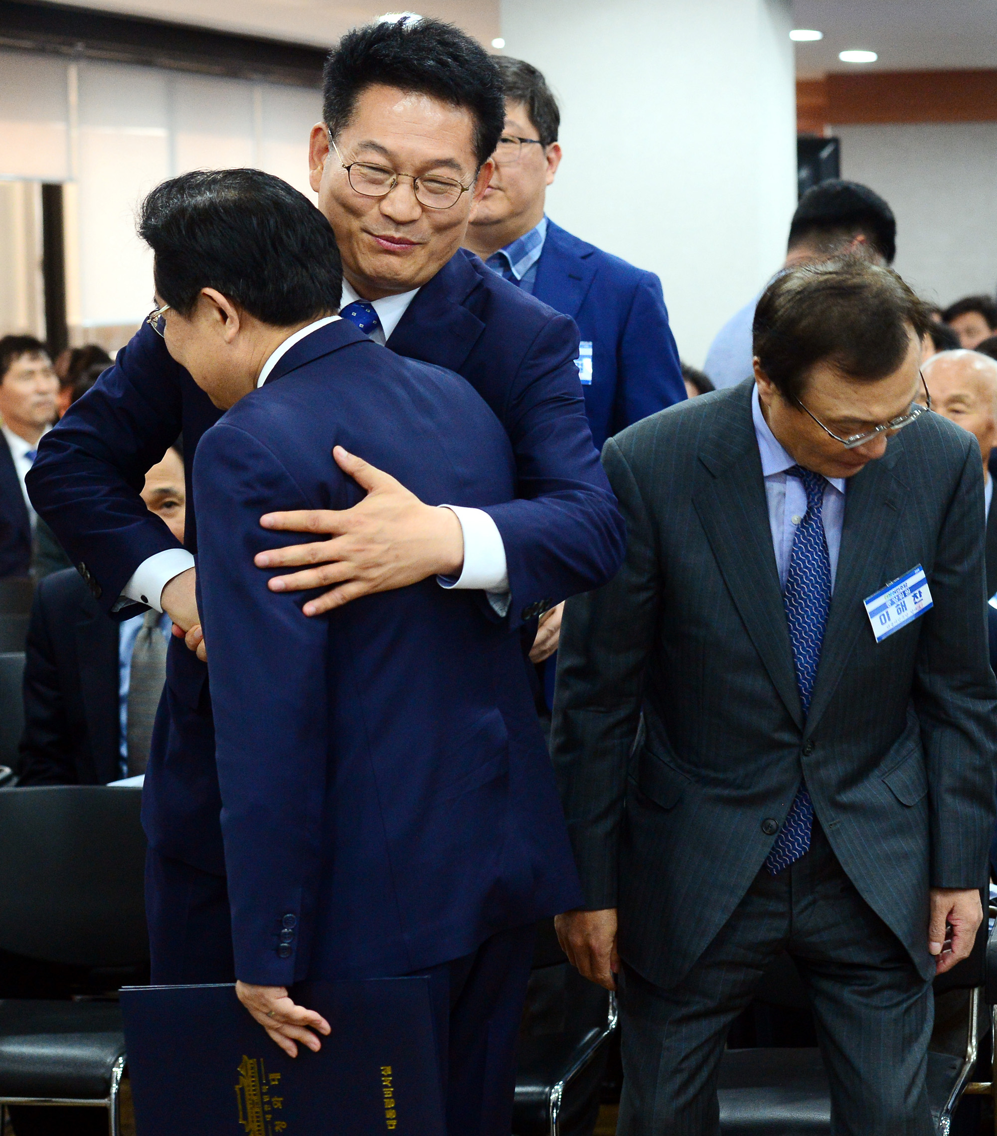 정치;더불어민주당;중앙위원회;이해찬;추미애;송영길;전병헌