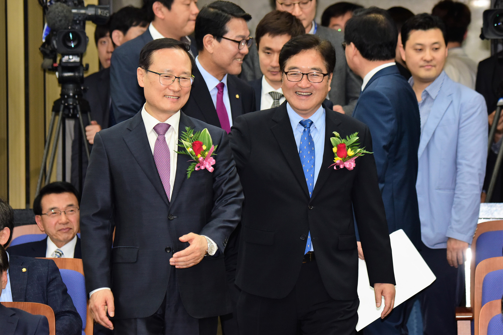 정치;국회;더불어민주당;원내대표선거;우원식;홍영표