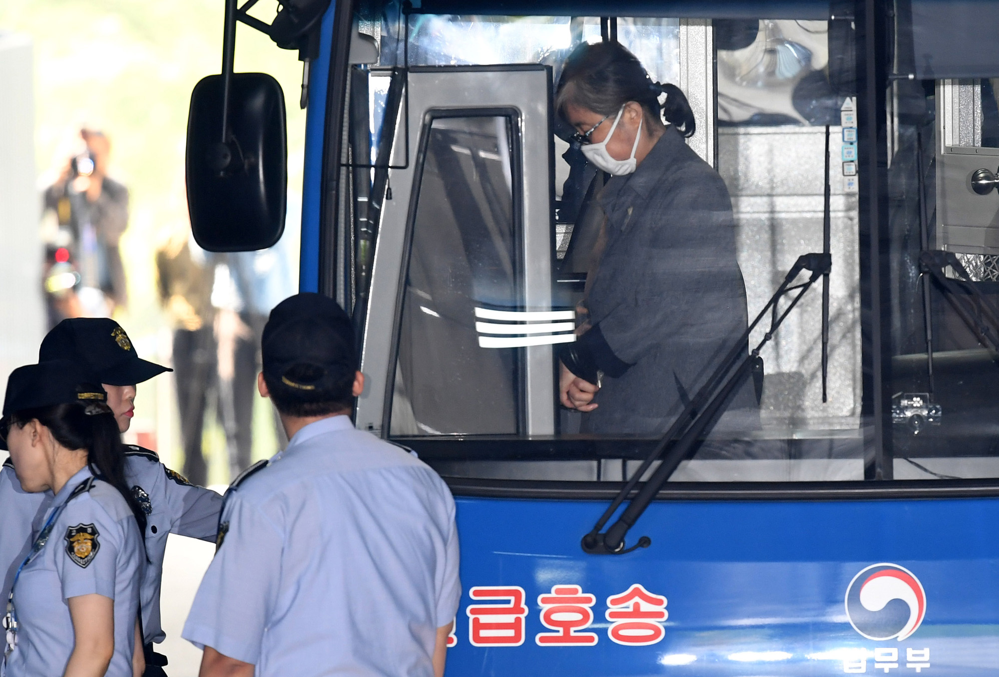 법원;재판;최순실;호송차