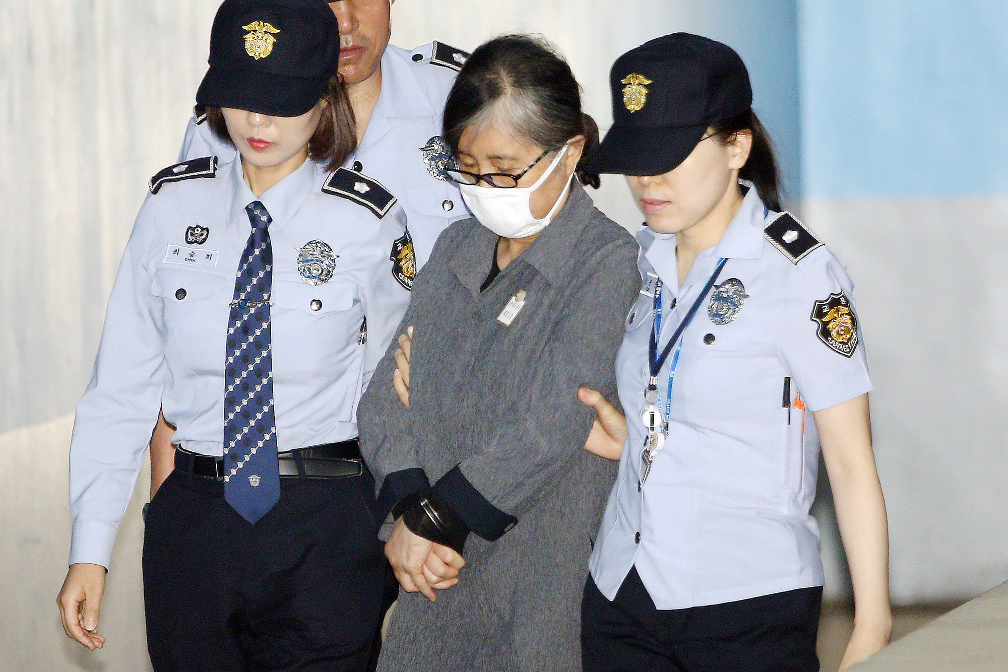 법원;재판;최순실;호송차