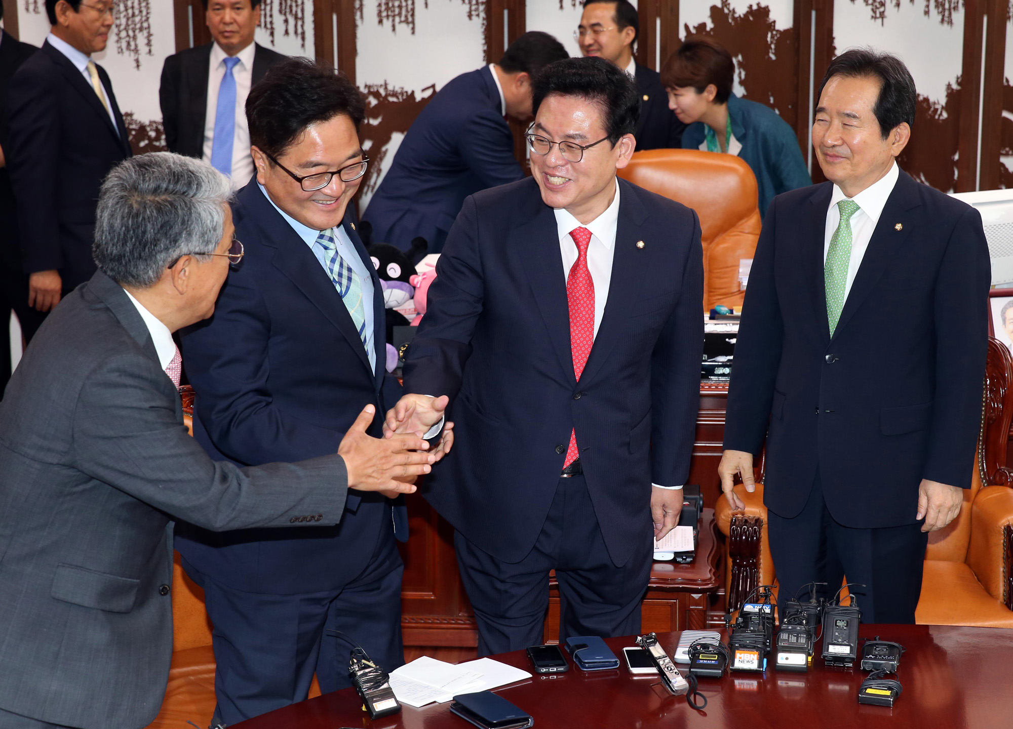 정치;국회;국회의장;정세균;4당원내대표;우원식;정우택;주호영;김동철