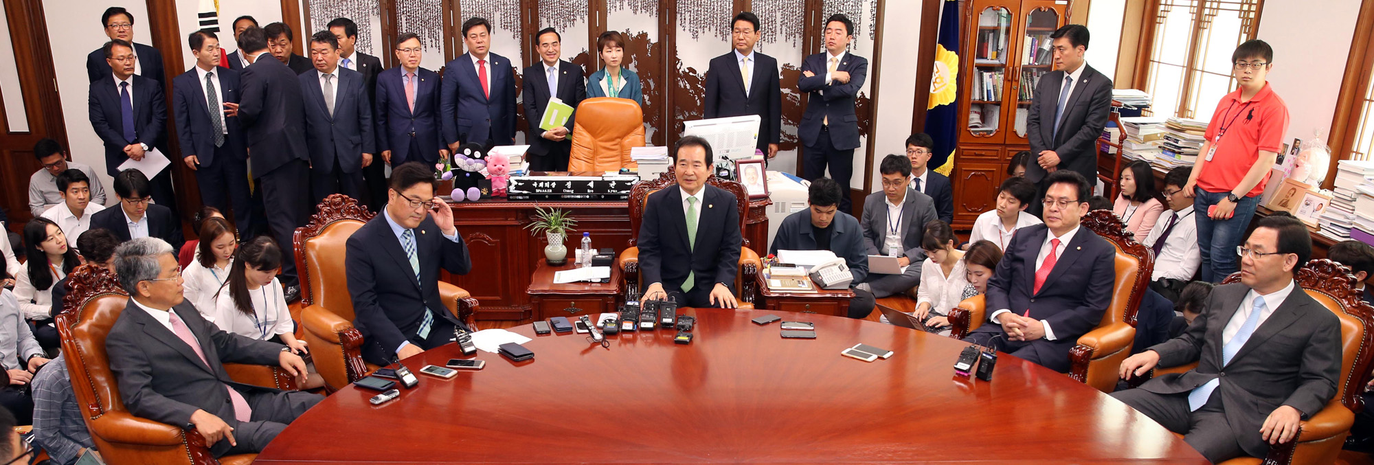 정치;국회;국회의장;정세균;4당원내대표;우원식;정우택;주호영;김동철