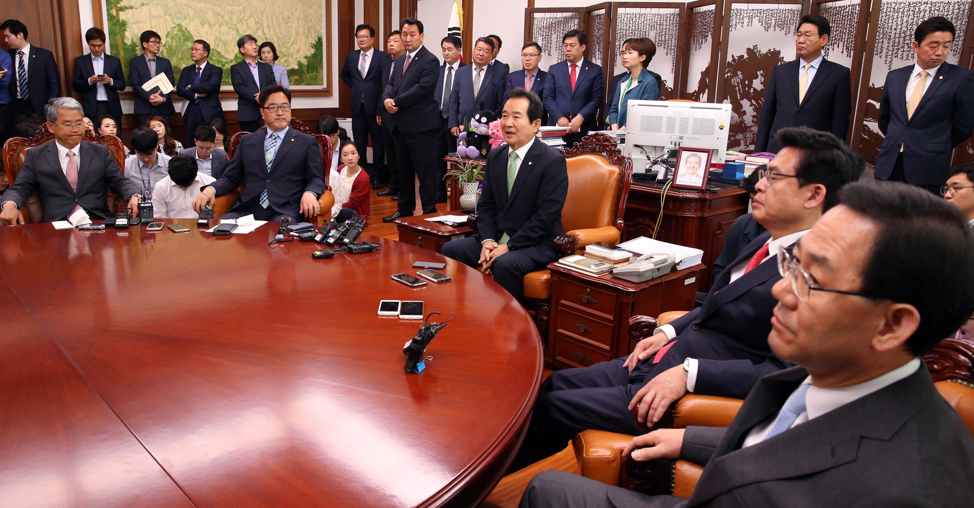 정치;국회;국회의장;정세균;4당원내대표;우원식;정우택;주호영;김동철