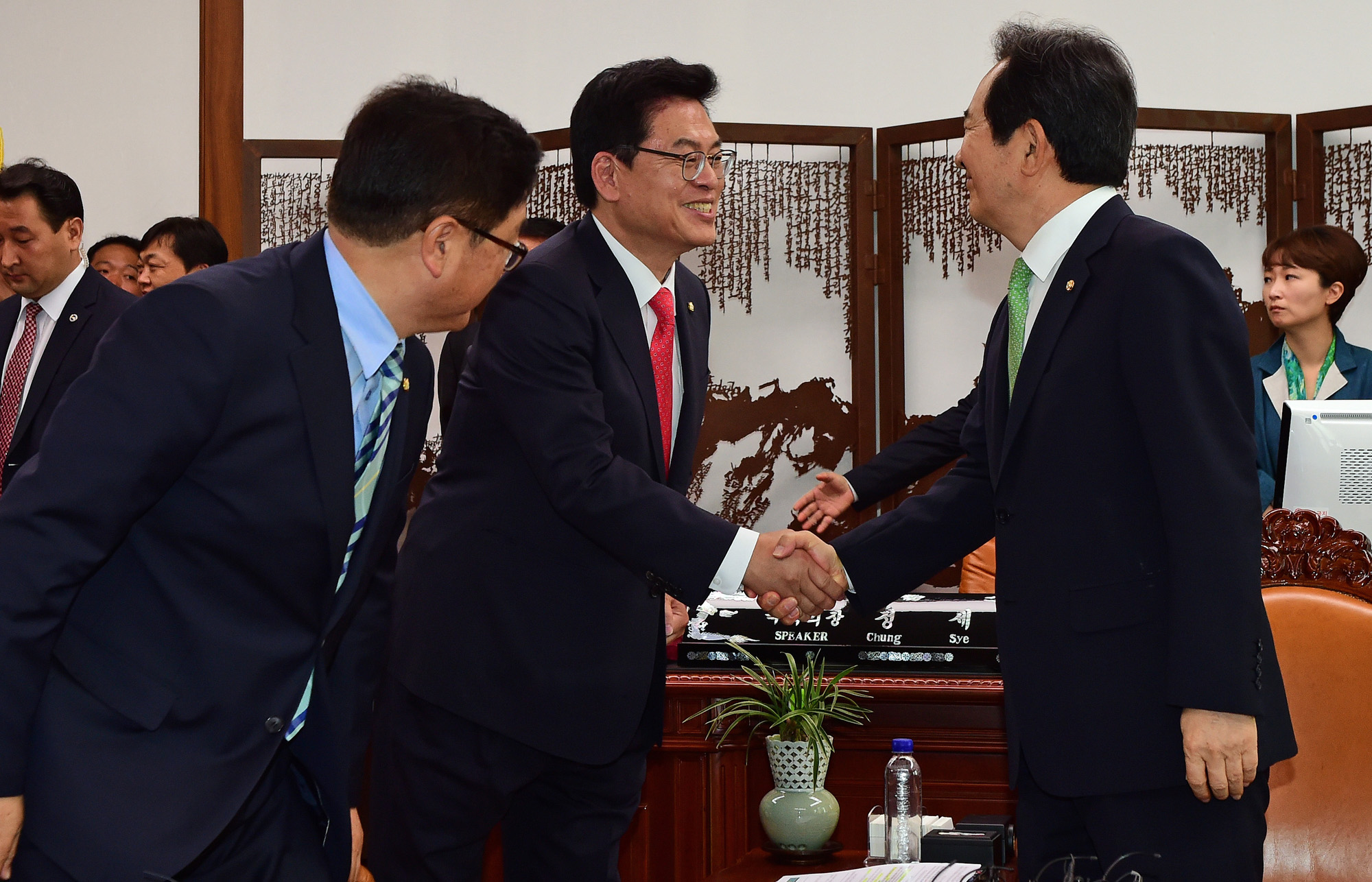 정치;국회;국회의장;정세균;4당원내대표;우원식;정우택;주호영;김동철