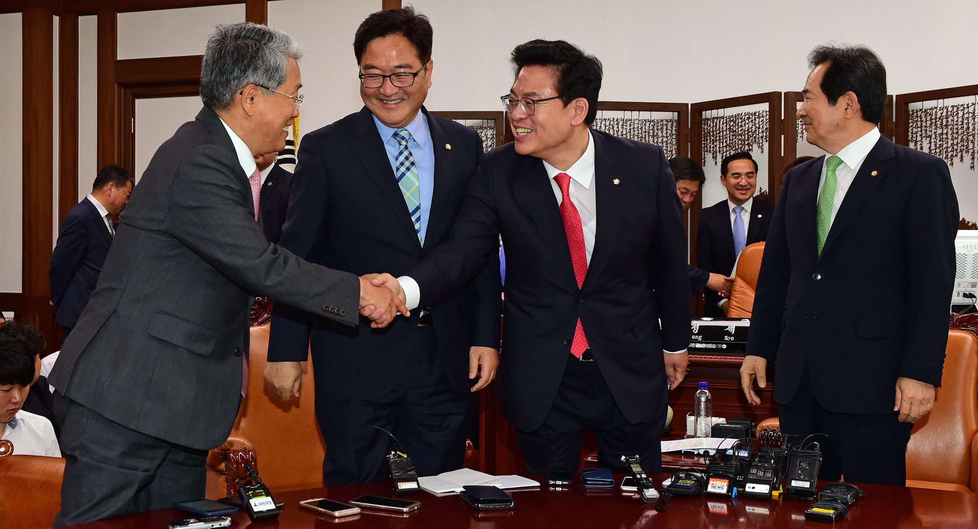 정치;국회;국회의장;정세균;4당원내대표;우원식;정우택;주호영;김동철