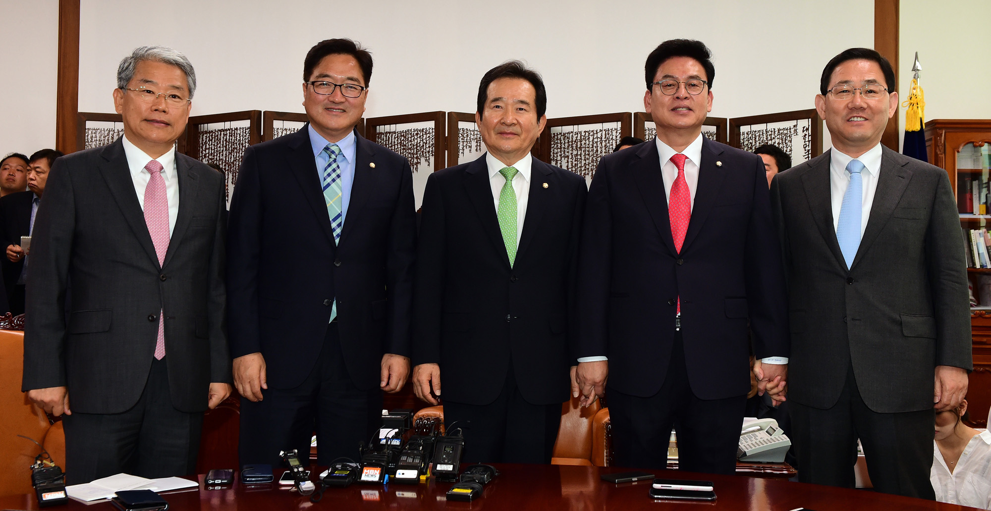 정치;국회;국회의장;정세균;4당원내대표;우원식;정우택;주호영;김동철