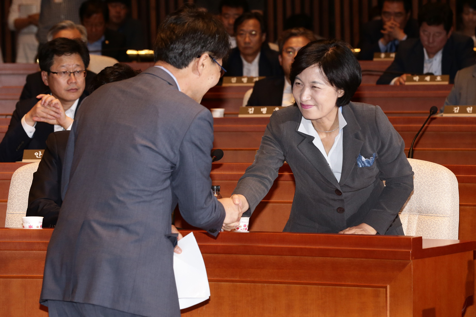 정치;국회;더불어민주당;의원총회;추미애;장하성