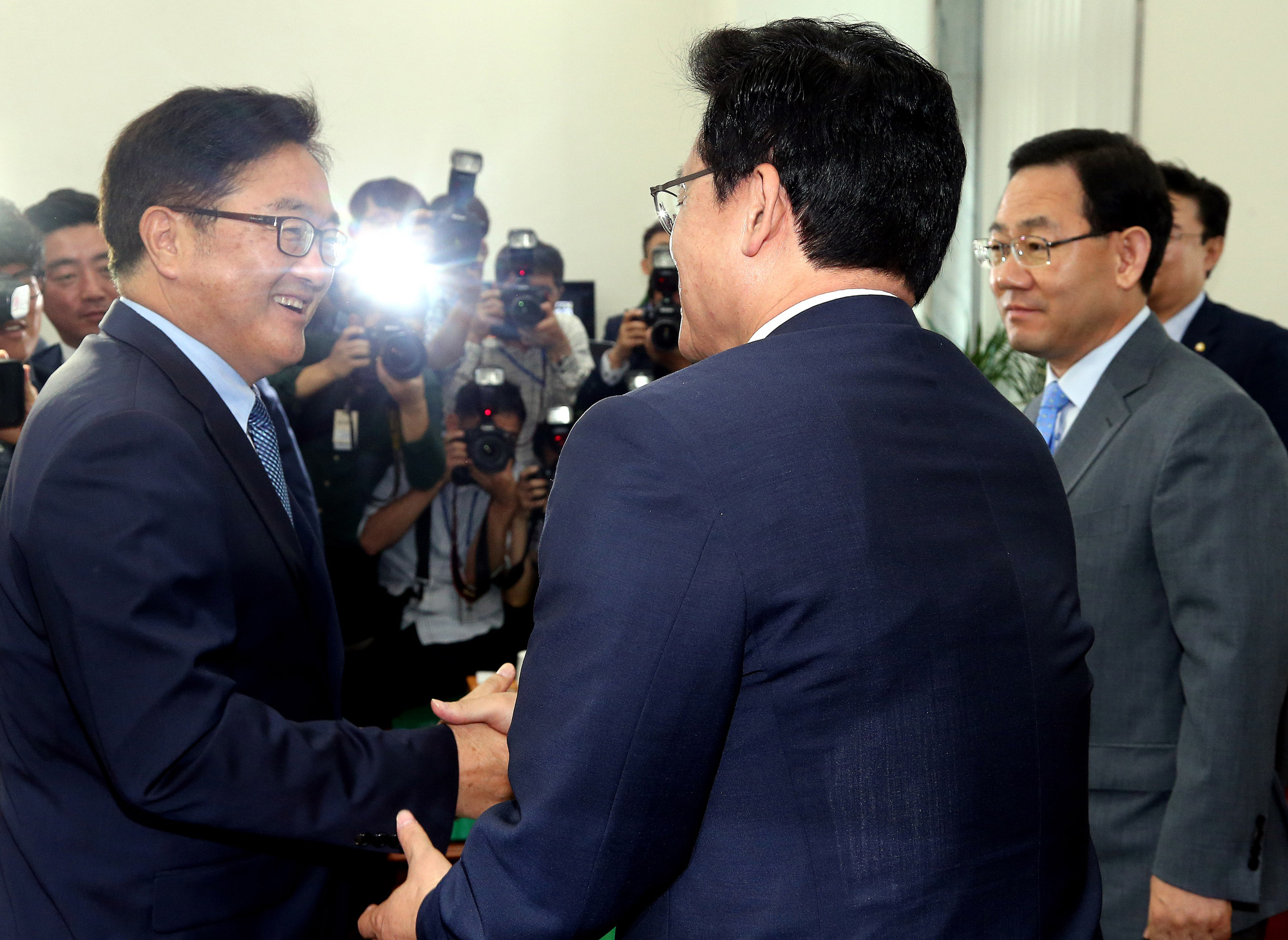 정치;국회;정우택;우원식;주호영;여야원내대표회동