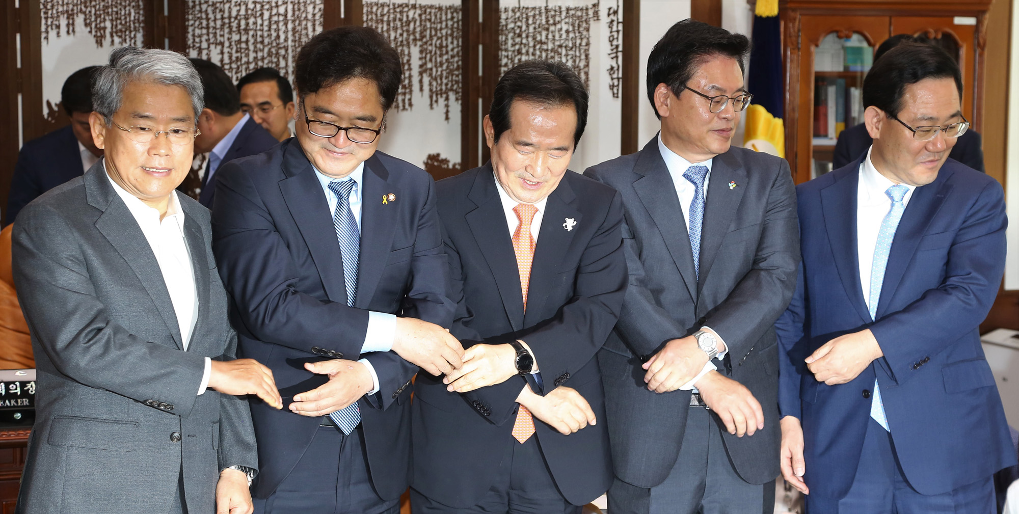 정치;국회;정우택;국회의장;여야4당원내대표회동;정세균;우원식;김동철;주호영