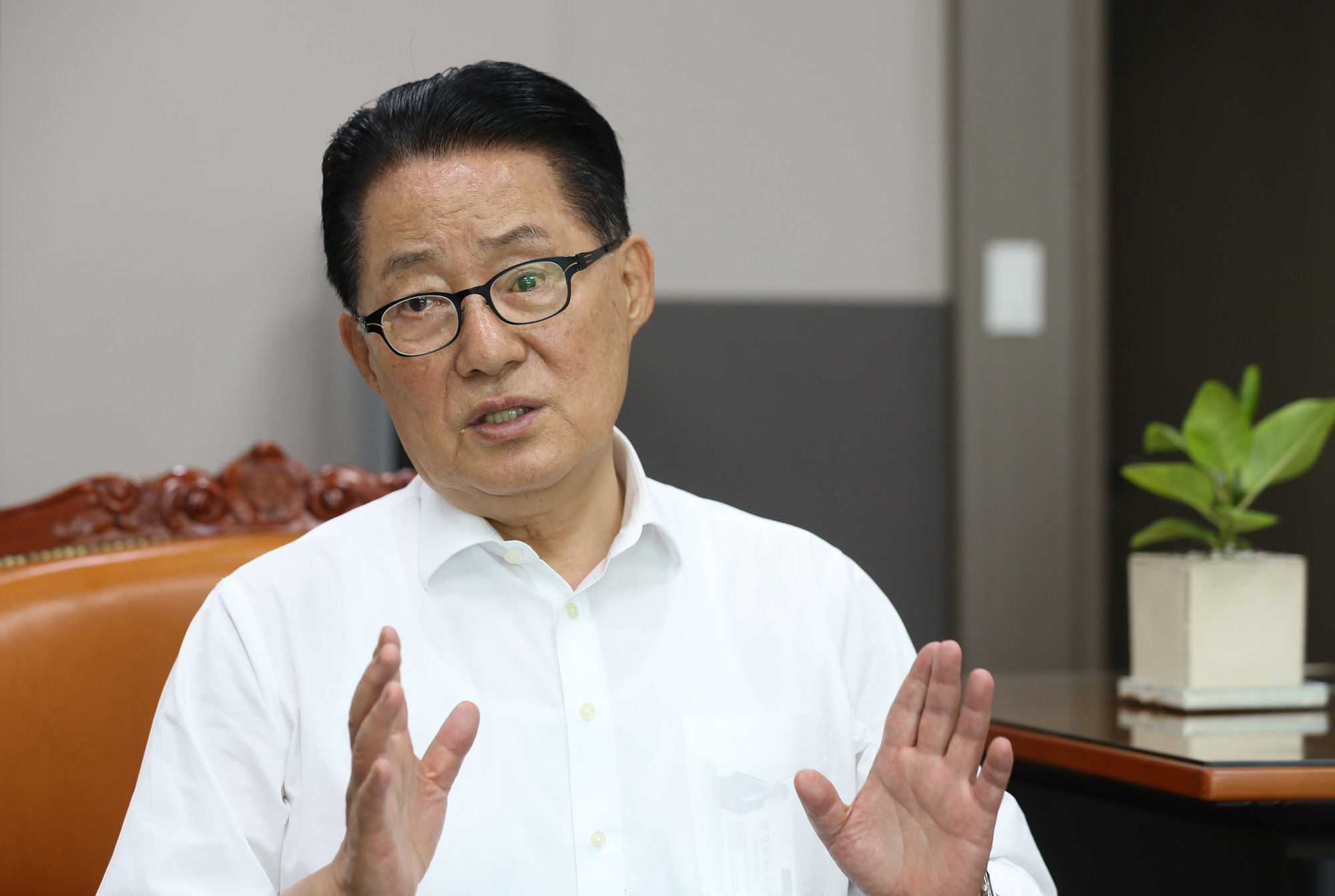 정치;국회;박지원;인터뷰