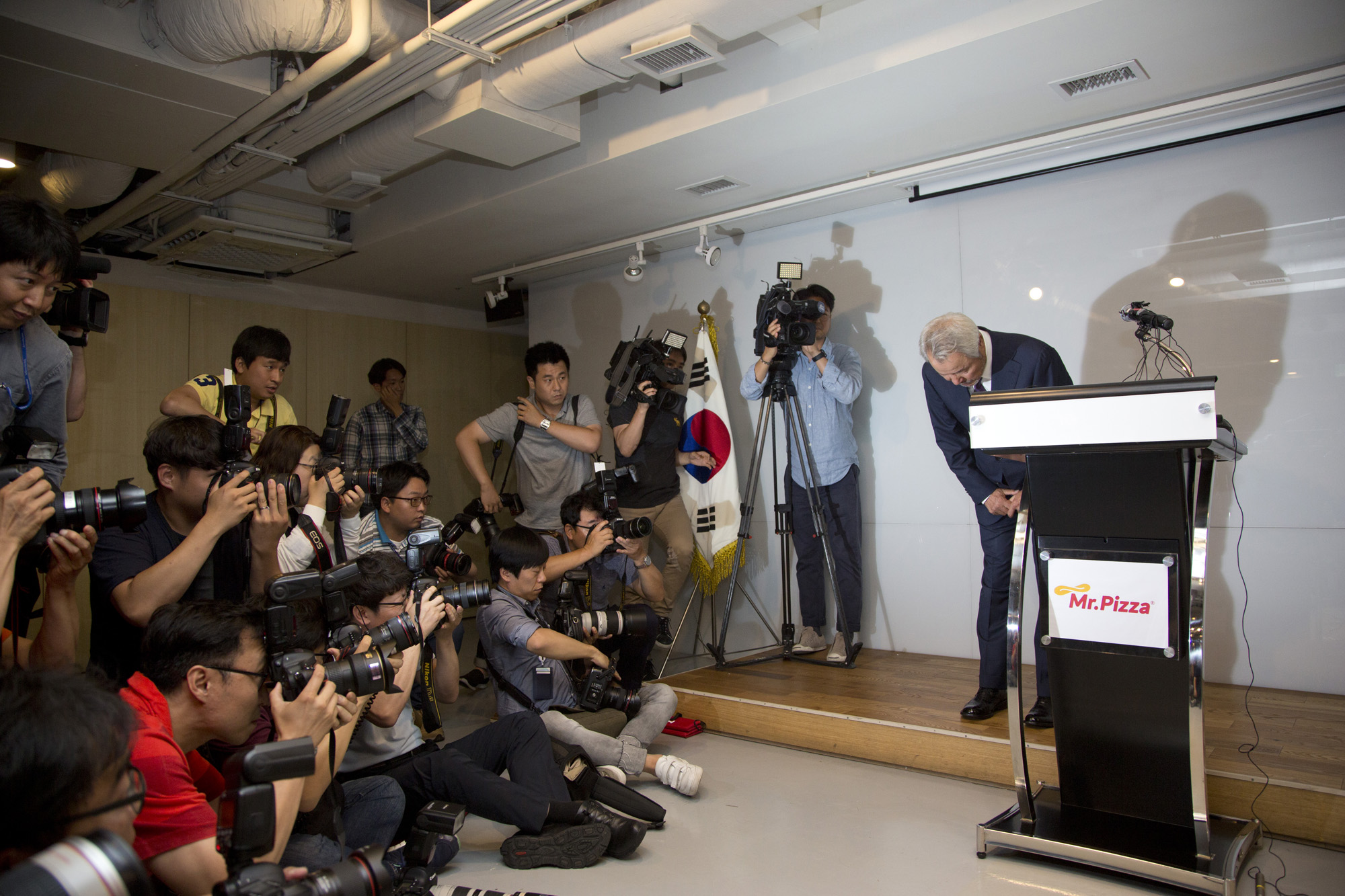 경제;기업;MP그룹;미스터피자;MRPizza;기자회견;정우현