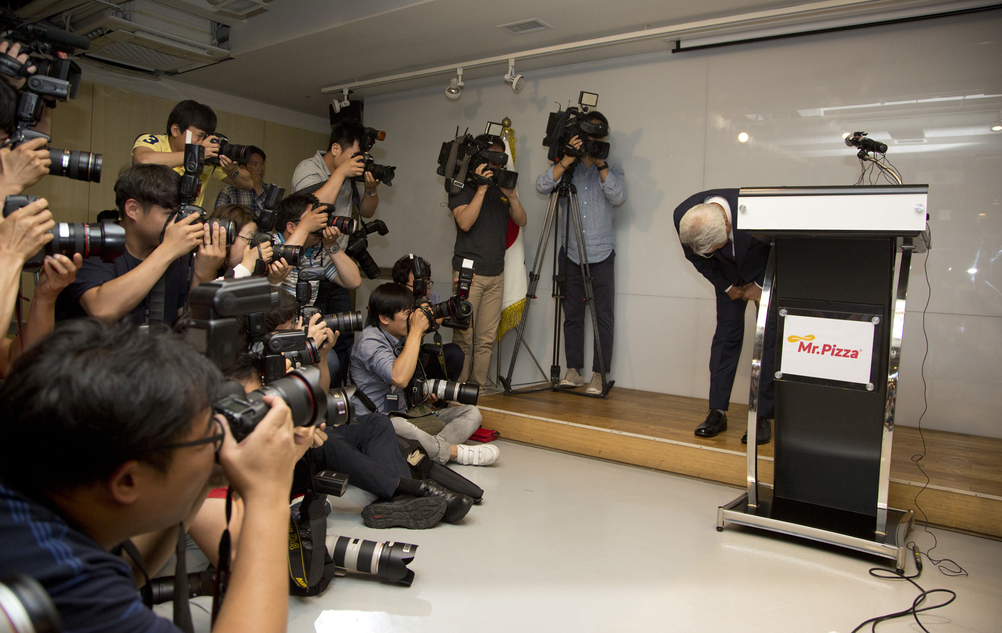 경제;기업;MP그룹;미스터피자;MRPizza;기자회견;정우현