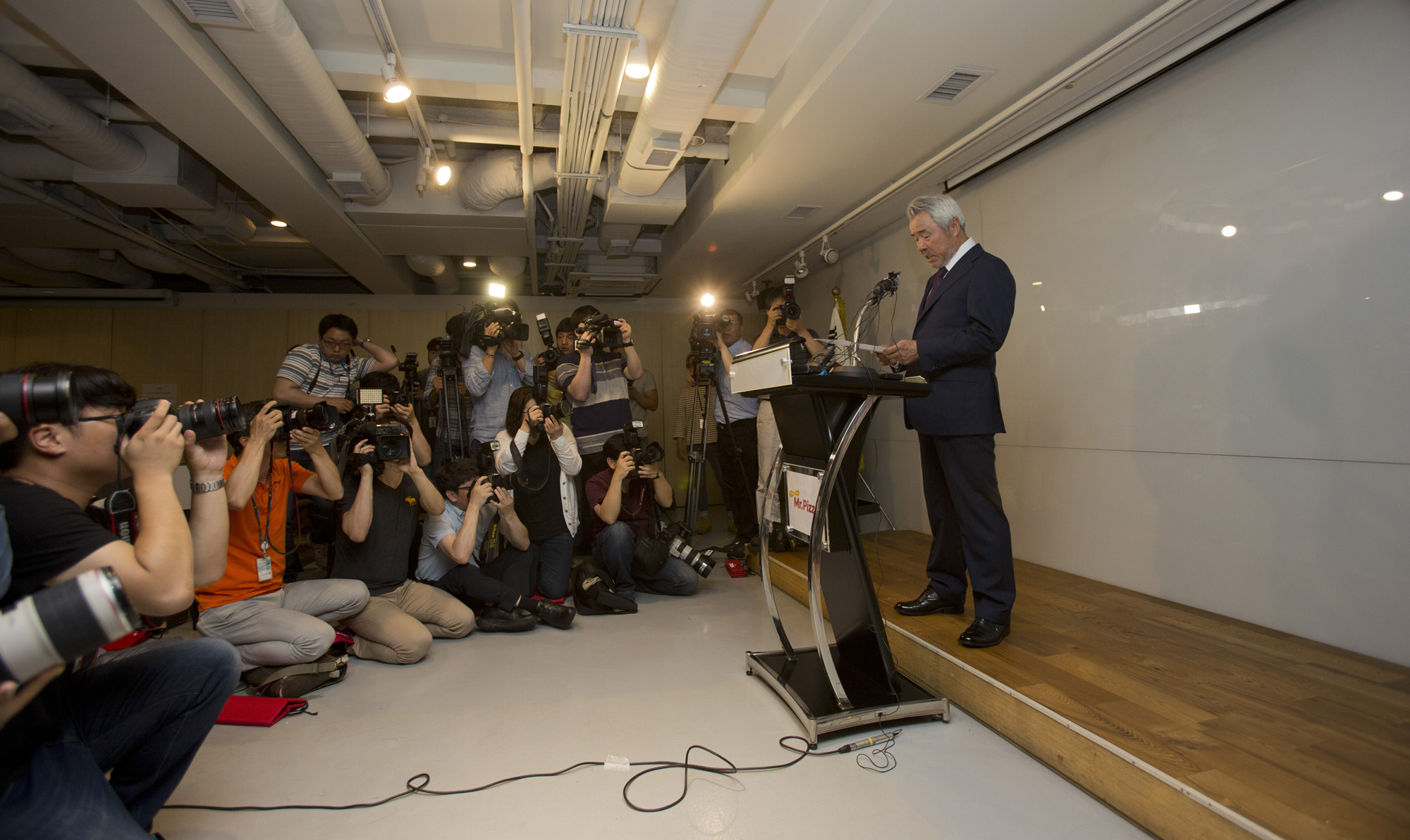 경제;기업;MP그룹;미스터피자;MRPizza;기자회견;정우현