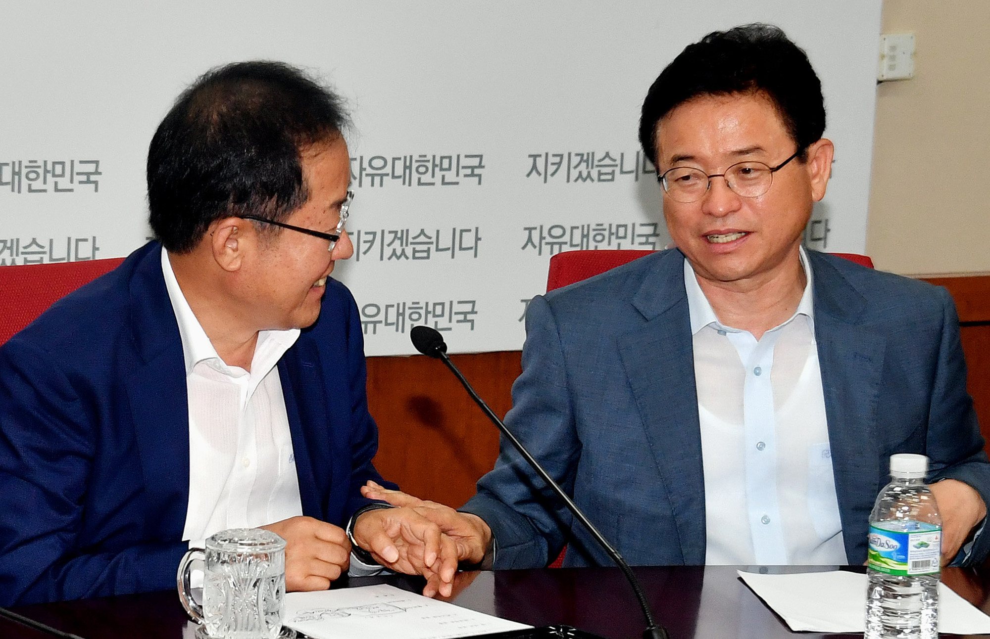 정치;자유한국당;홍준표;정우택