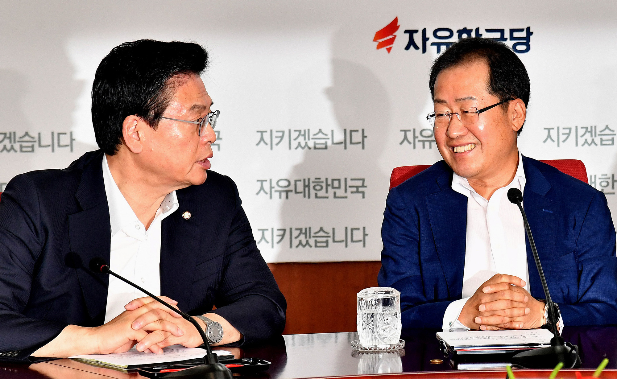 정치;자유한국당;홍준표;정우택