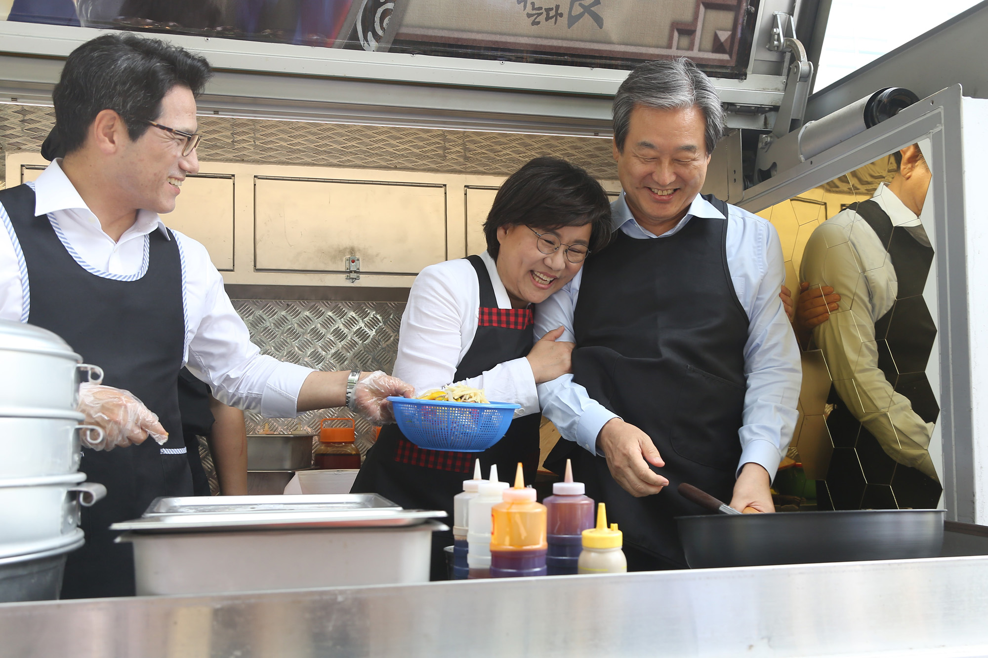 정치;국회;바른정당;시연푸드트럭;이혜훈;김무성;푸드트럭