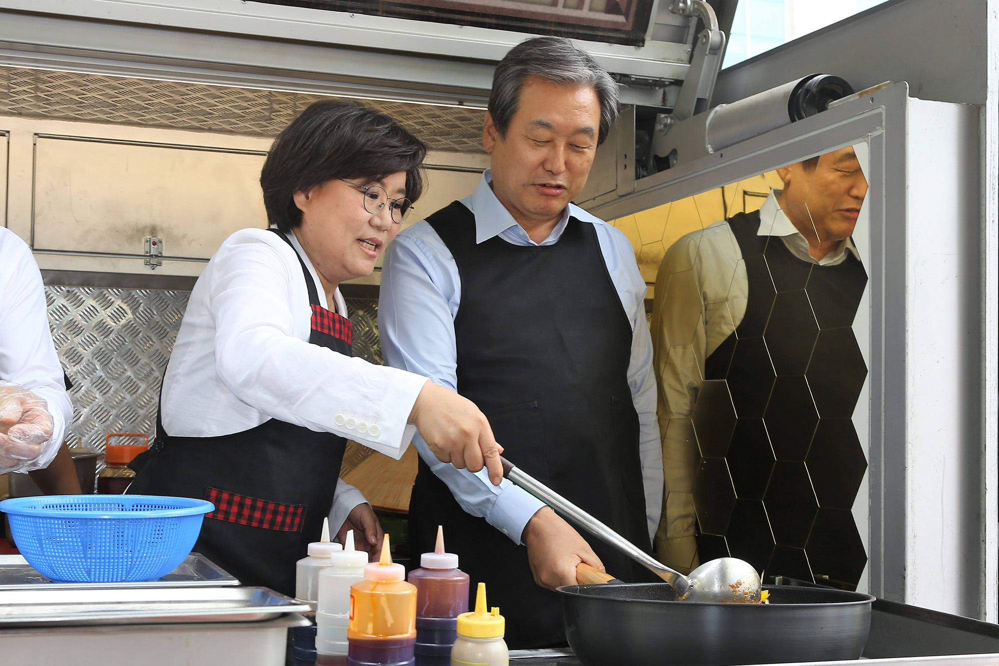 정치;국회;바른정당;시연푸드트럭;이혜훈;김무성;푸드트럭
