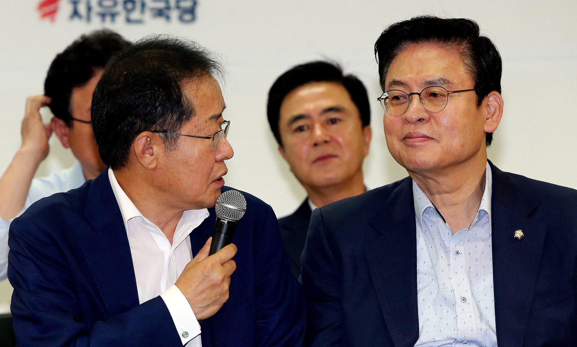 정치;자유한국당;정우택;홍준표