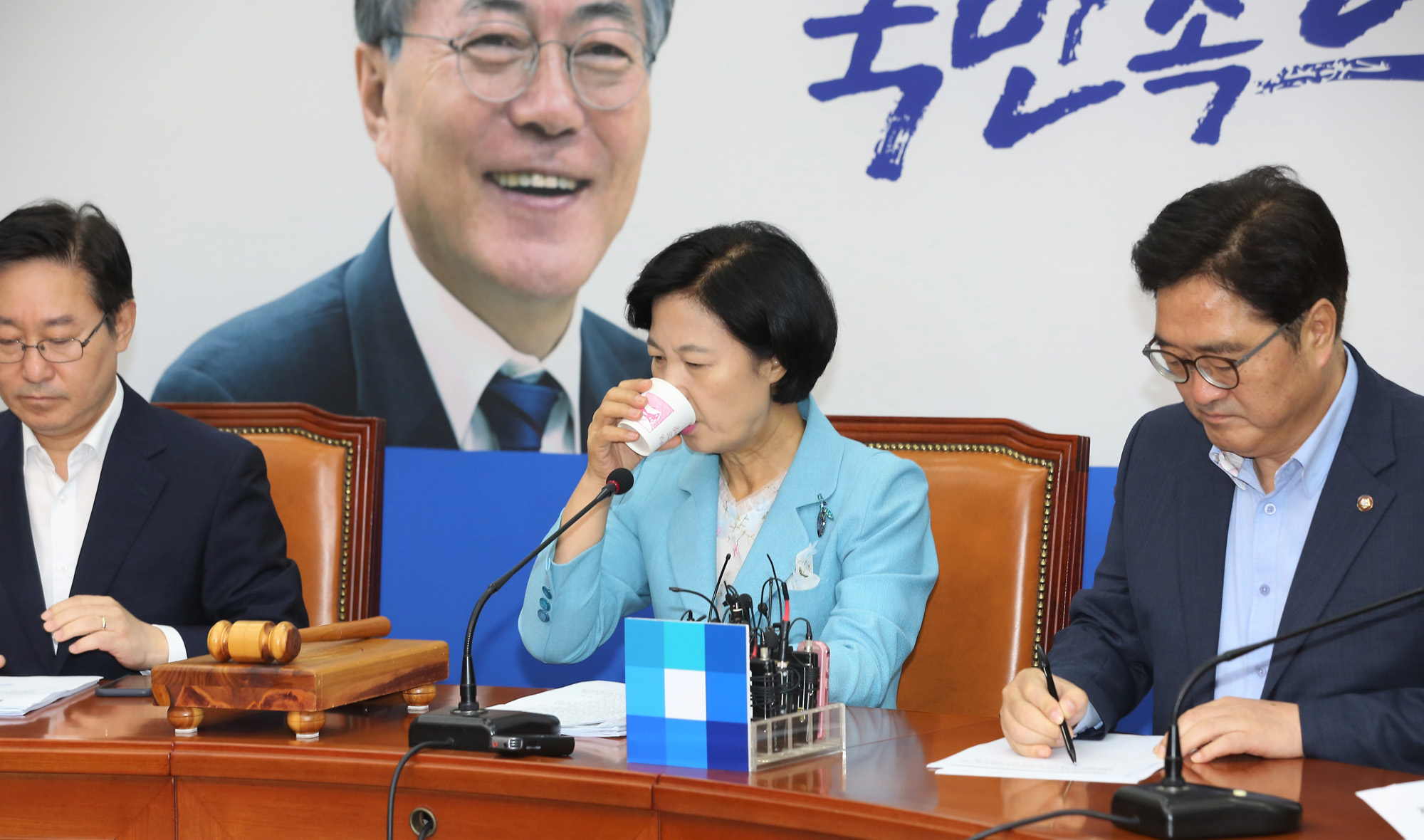 정치;국회;더불어민주당;최고위원회의;추미애